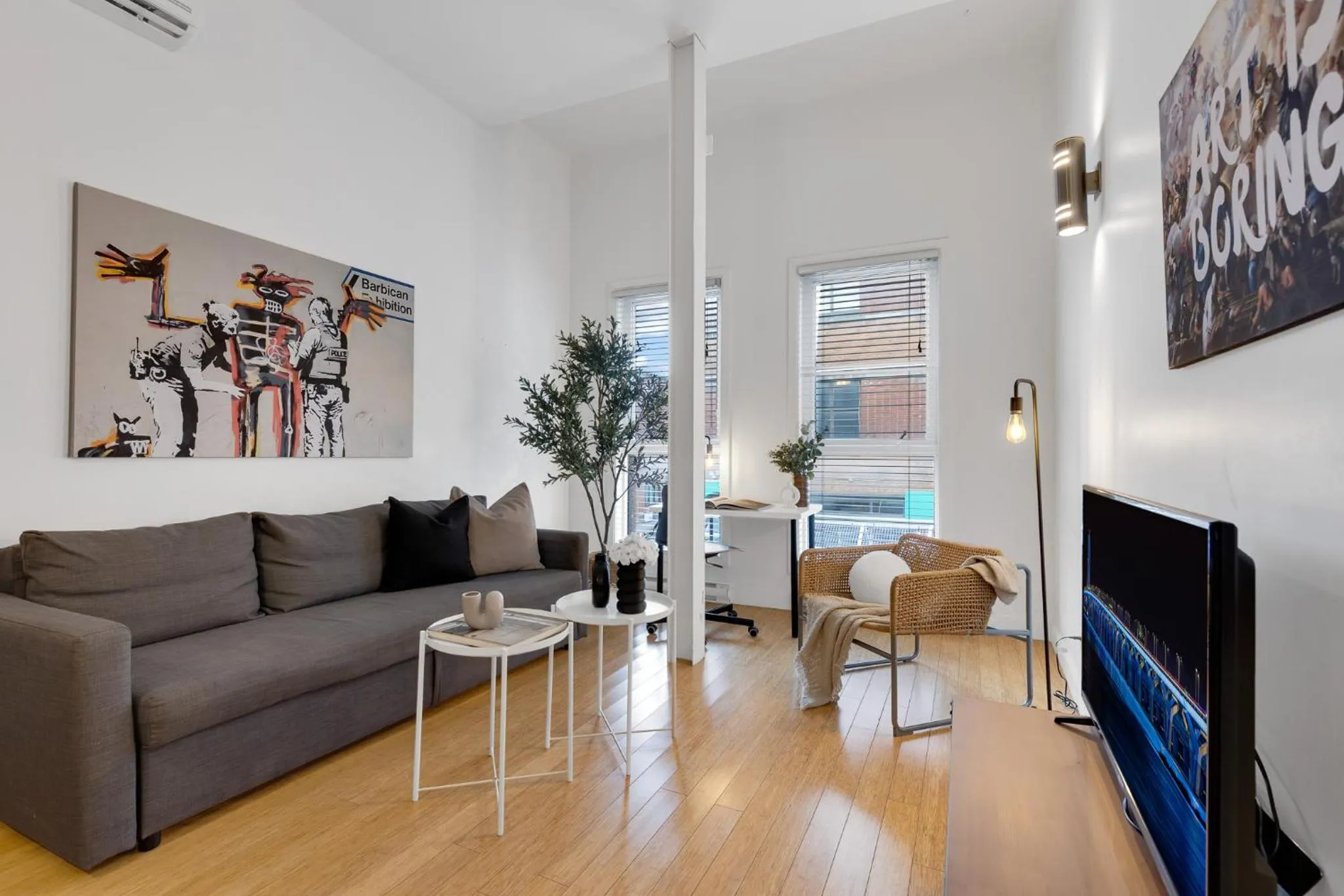 Communal lounge/ TV room in LiV MTL Main