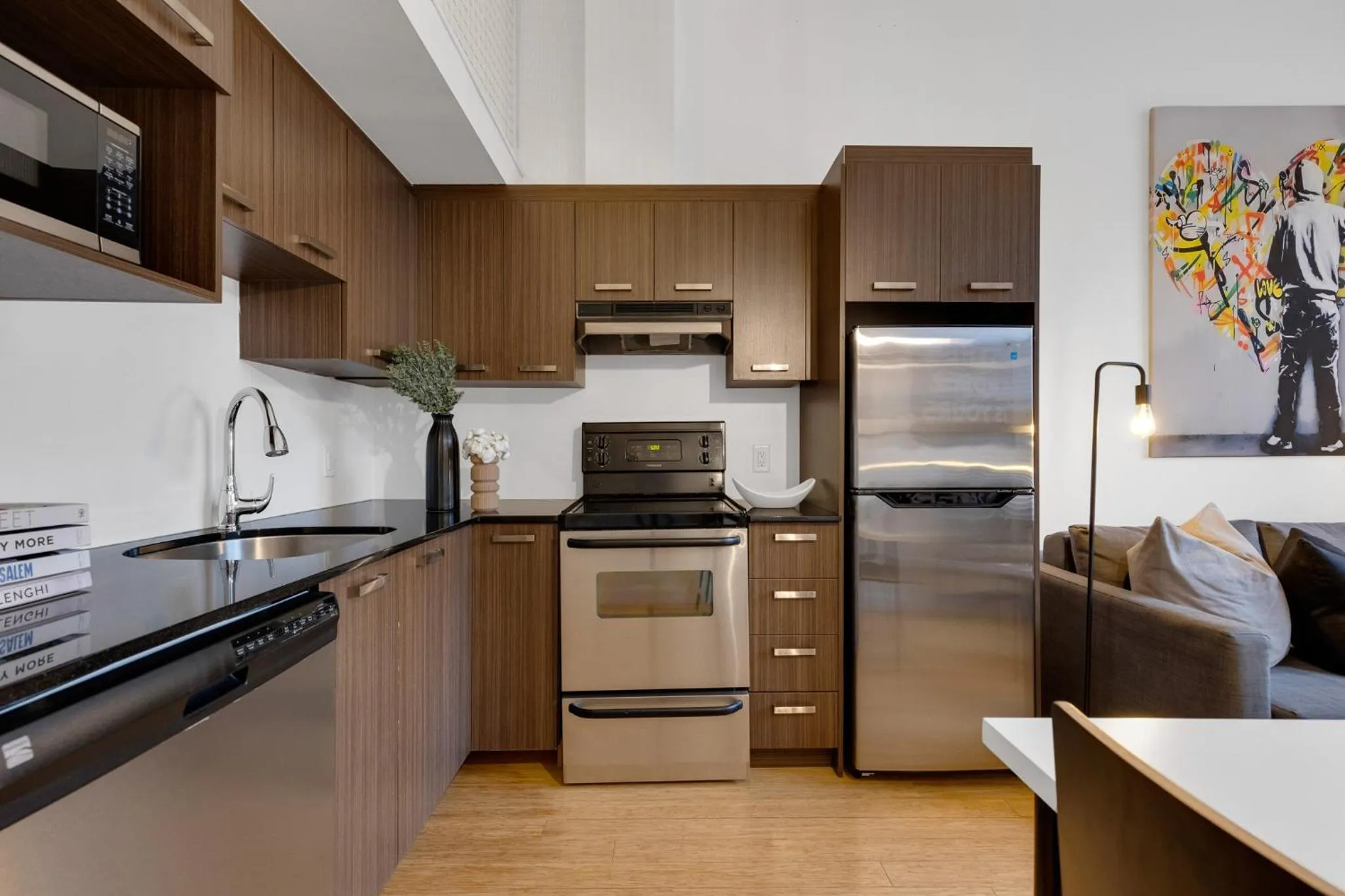 Kitchen or kitchenette in LiV MTL Main