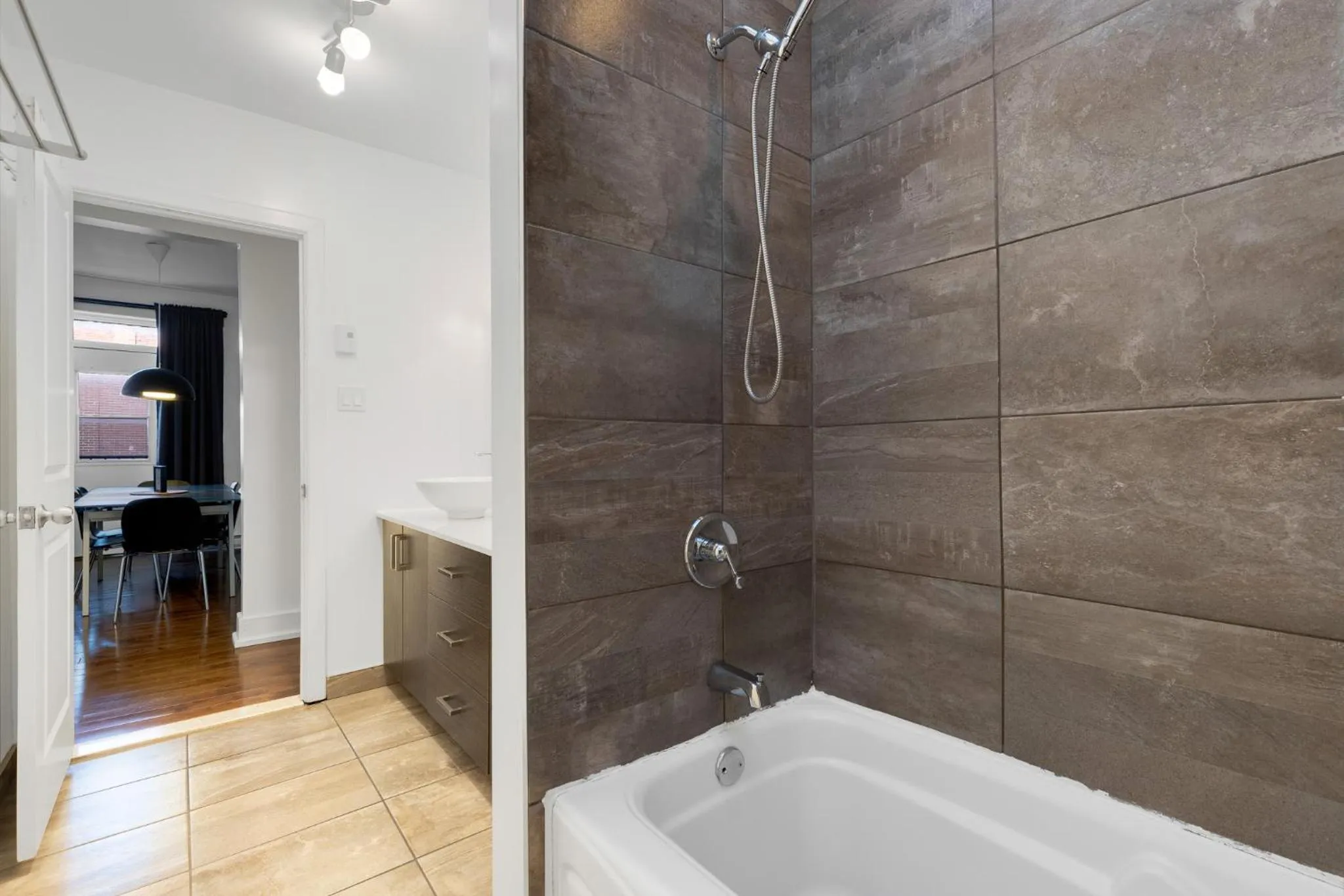 Shower in LiV MTL Chic