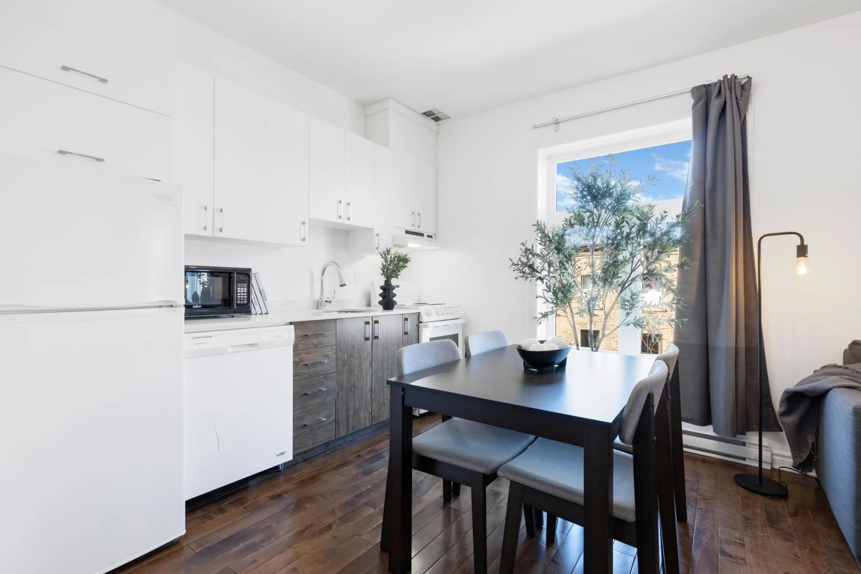 Coffee/tea facilities in LiV MTL MTL