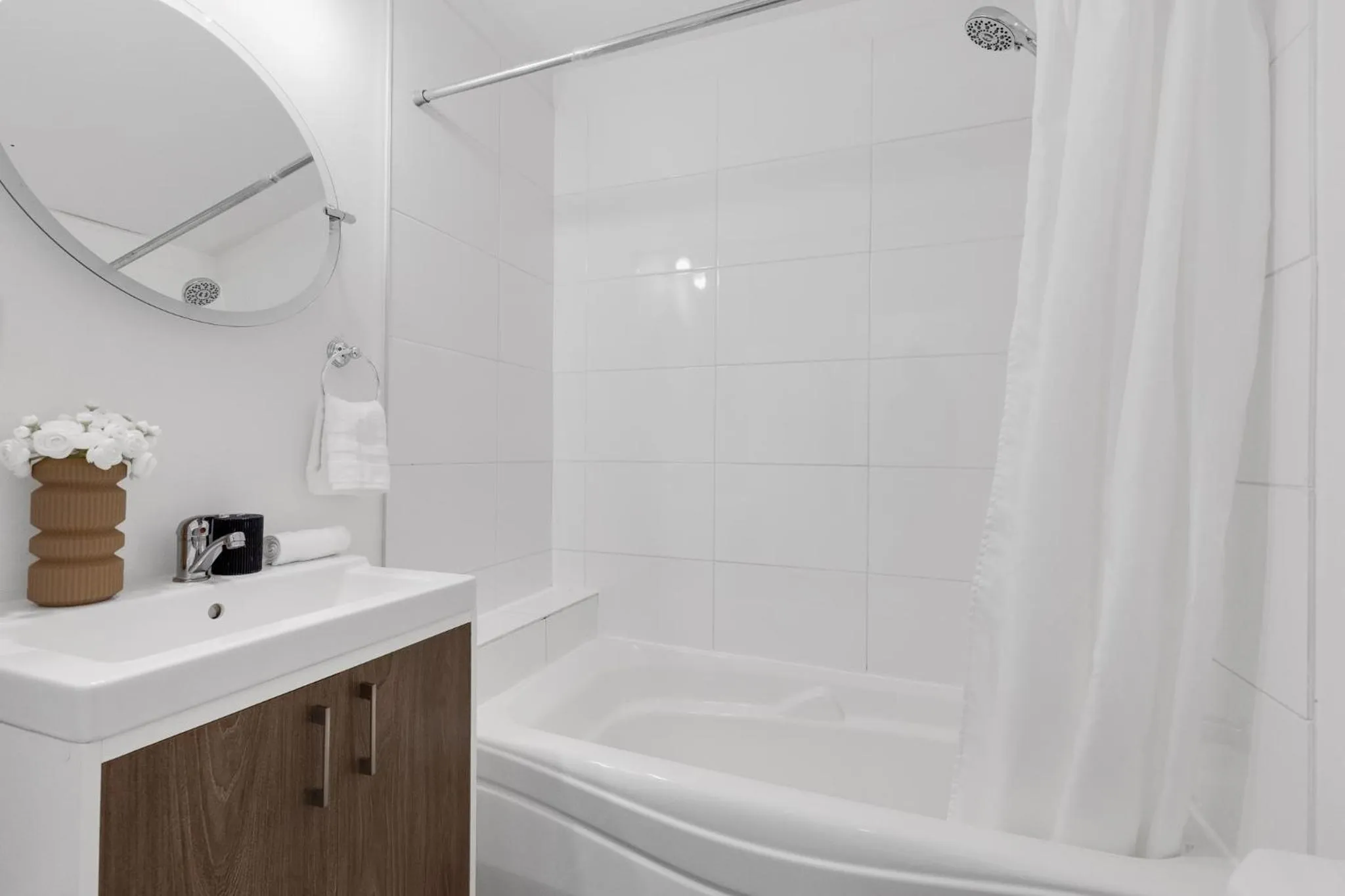 Shower in LiV MTL MTL