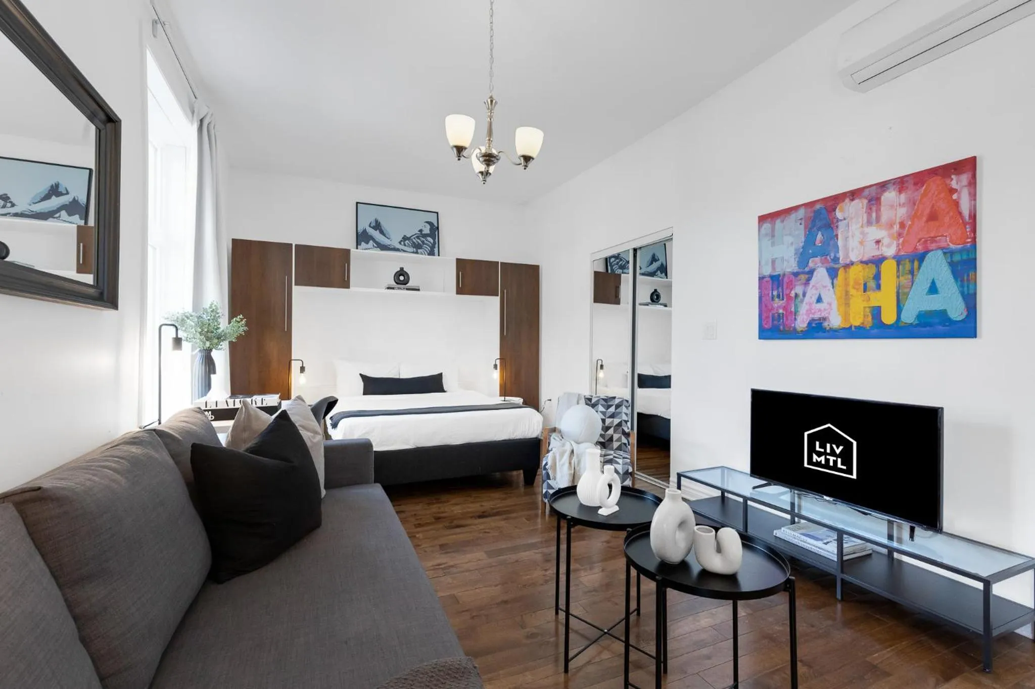 Communal lounge/ TV room, Bed in LiV MTL MTL