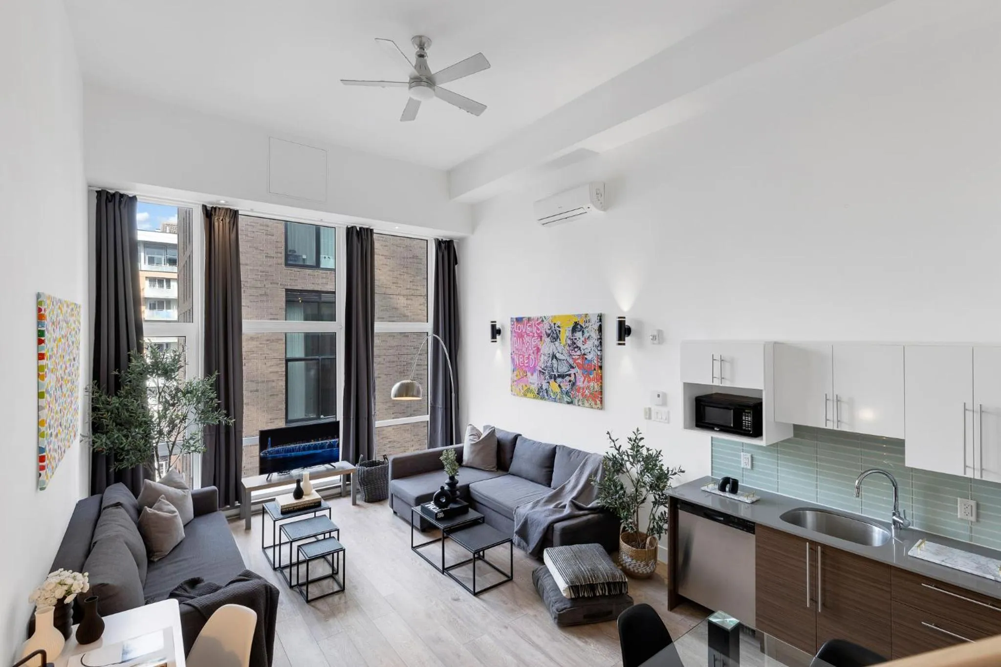 TV and multimedia in LiV MTL Downtown