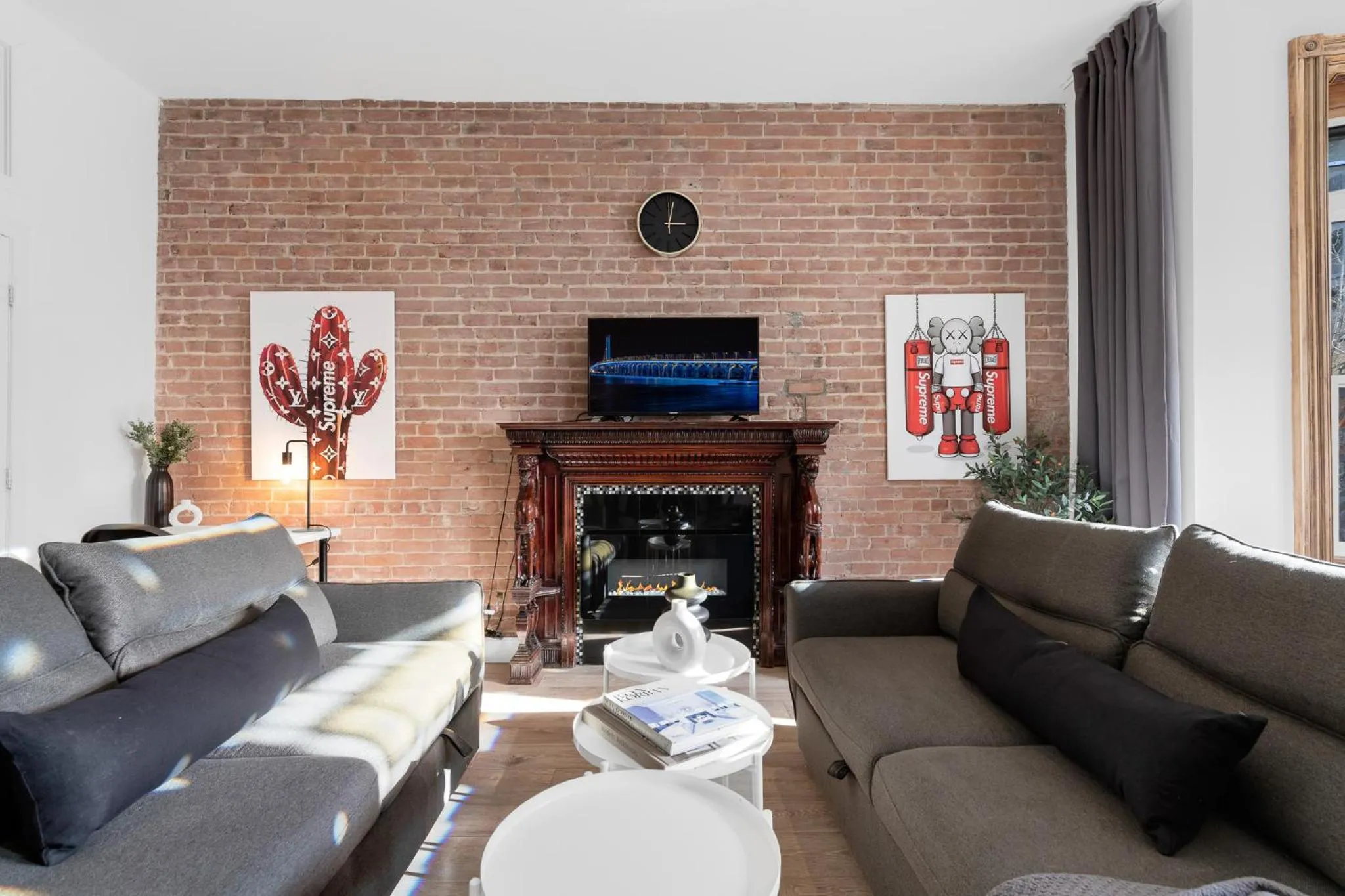 TV and multimedia in LiV MTL Downtown