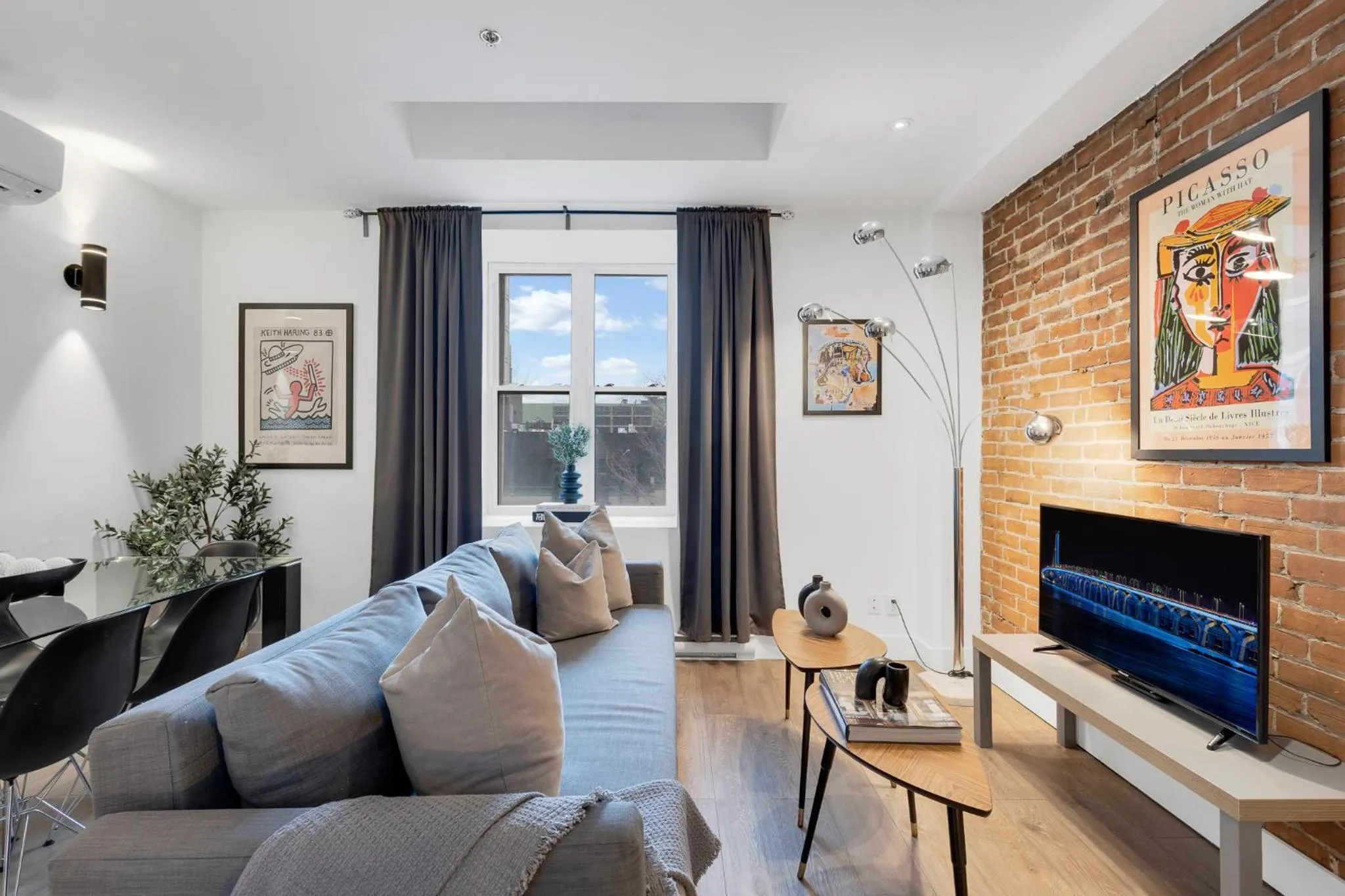 TV and multimedia in LiV MTL Downtown