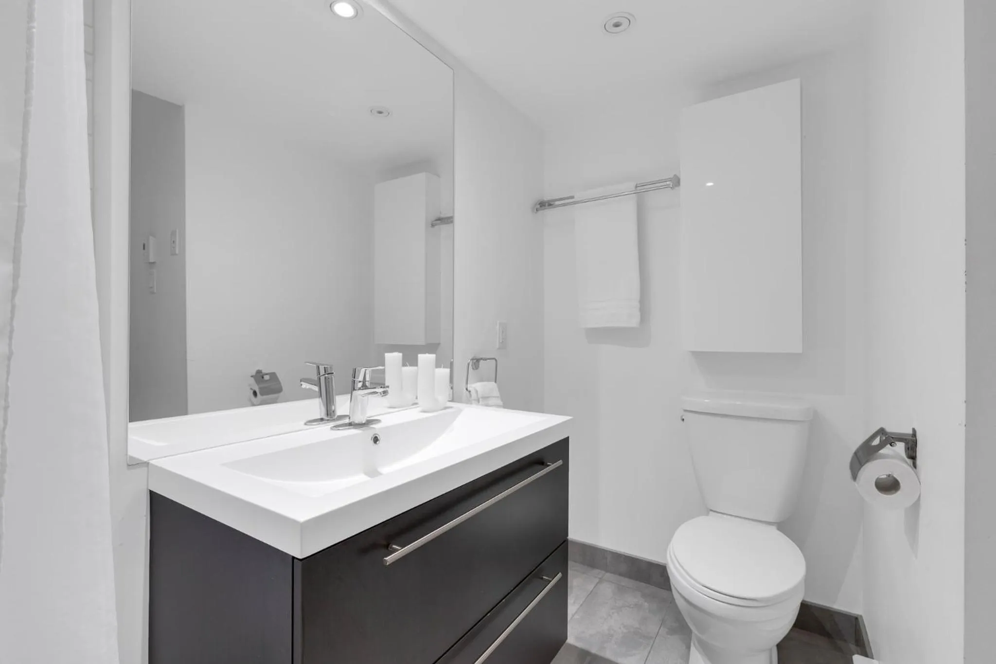 Toilet in LiV MTL Downtown