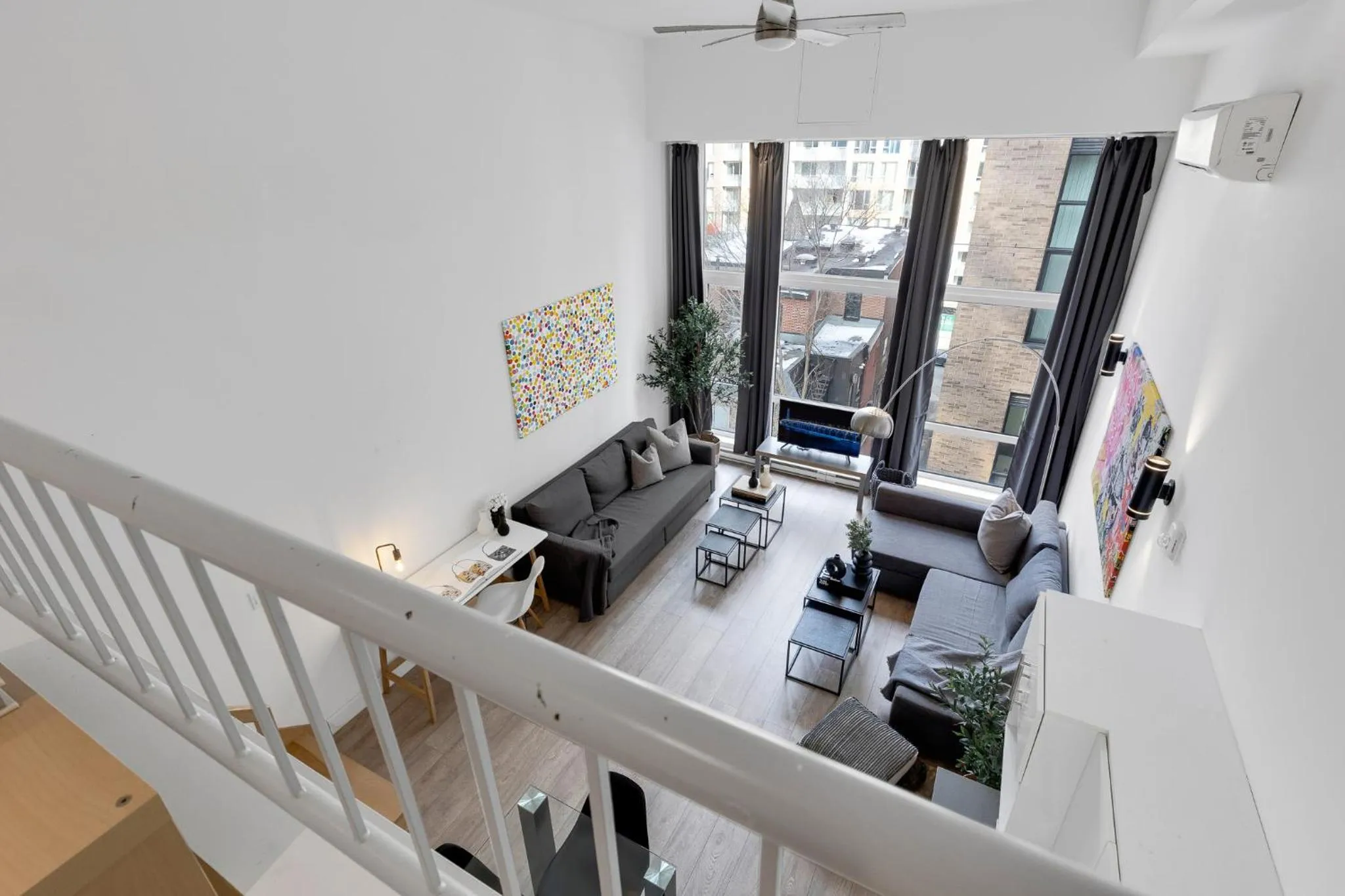 Communal lounge/ TV room in LiV MTL Downtown