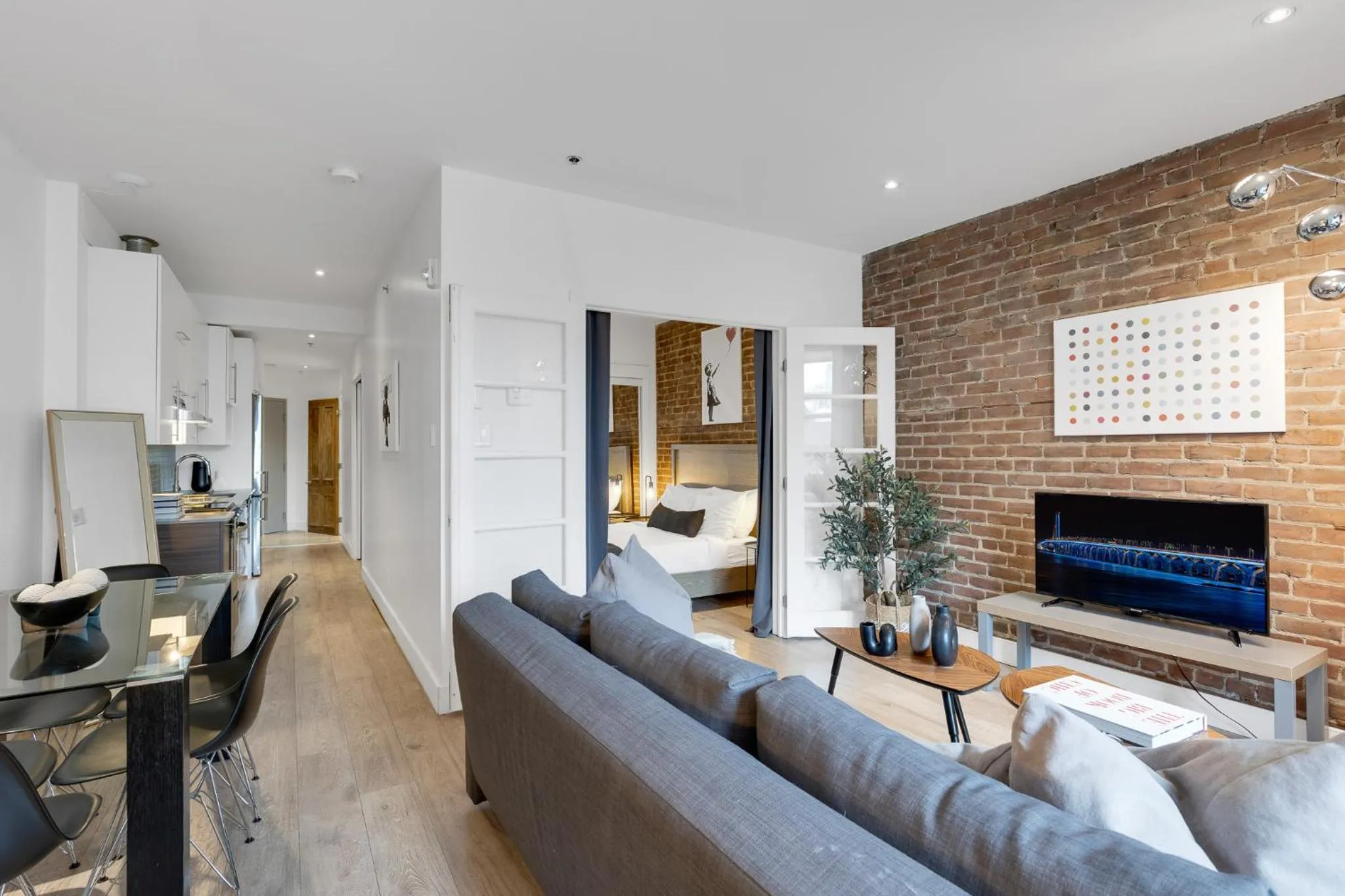 Communal lounge/ TV room in LiV MTL Downtown