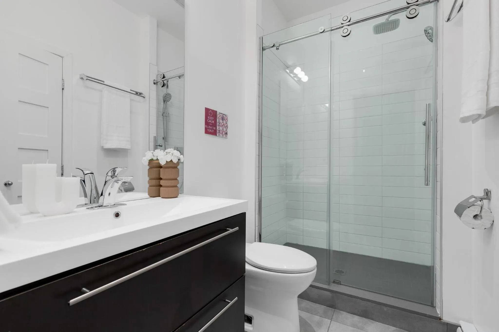 Shower in LiV MTL Downtown