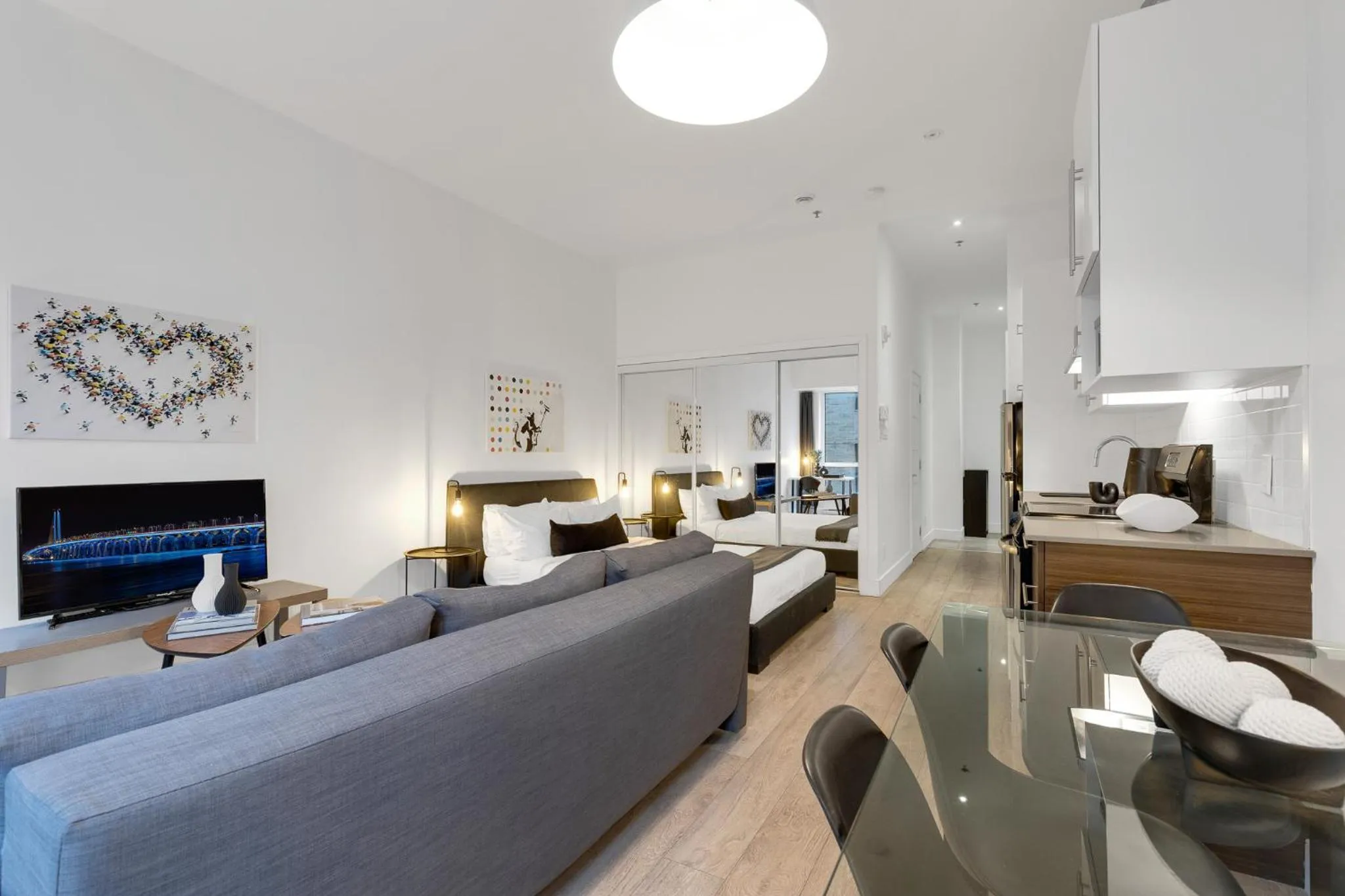 TV and multimedia in LiV MTL Downtown