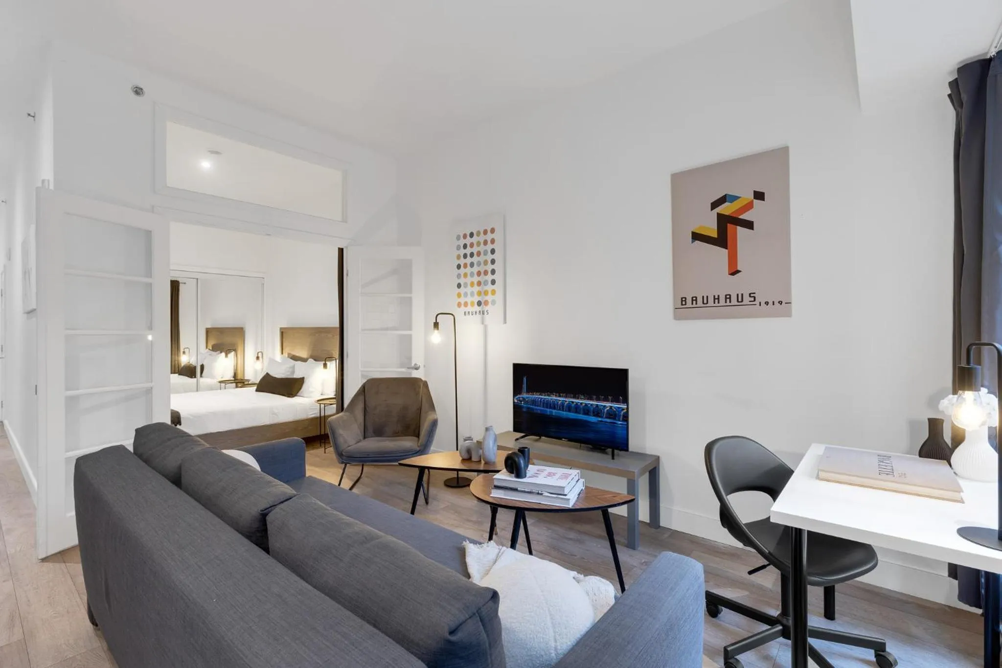 Communal lounge/ TV room in LiV MTL Downtown