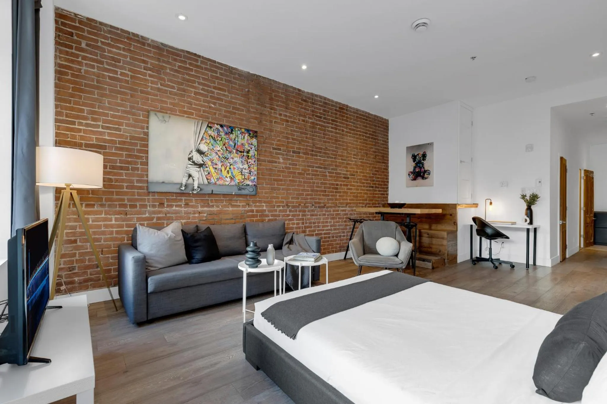 Bed in LiV MTL Downtown