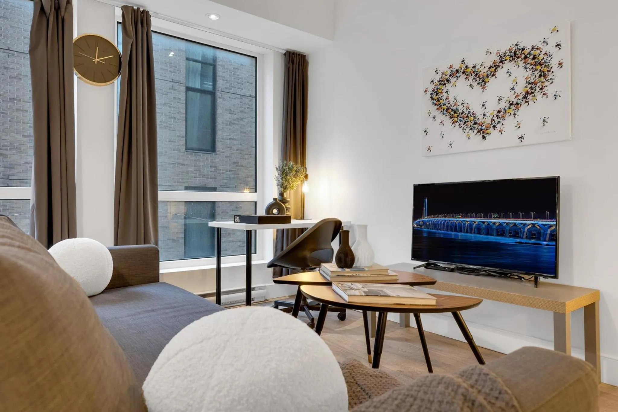 Communal lounge/ TV room in LiV MTL Downtown