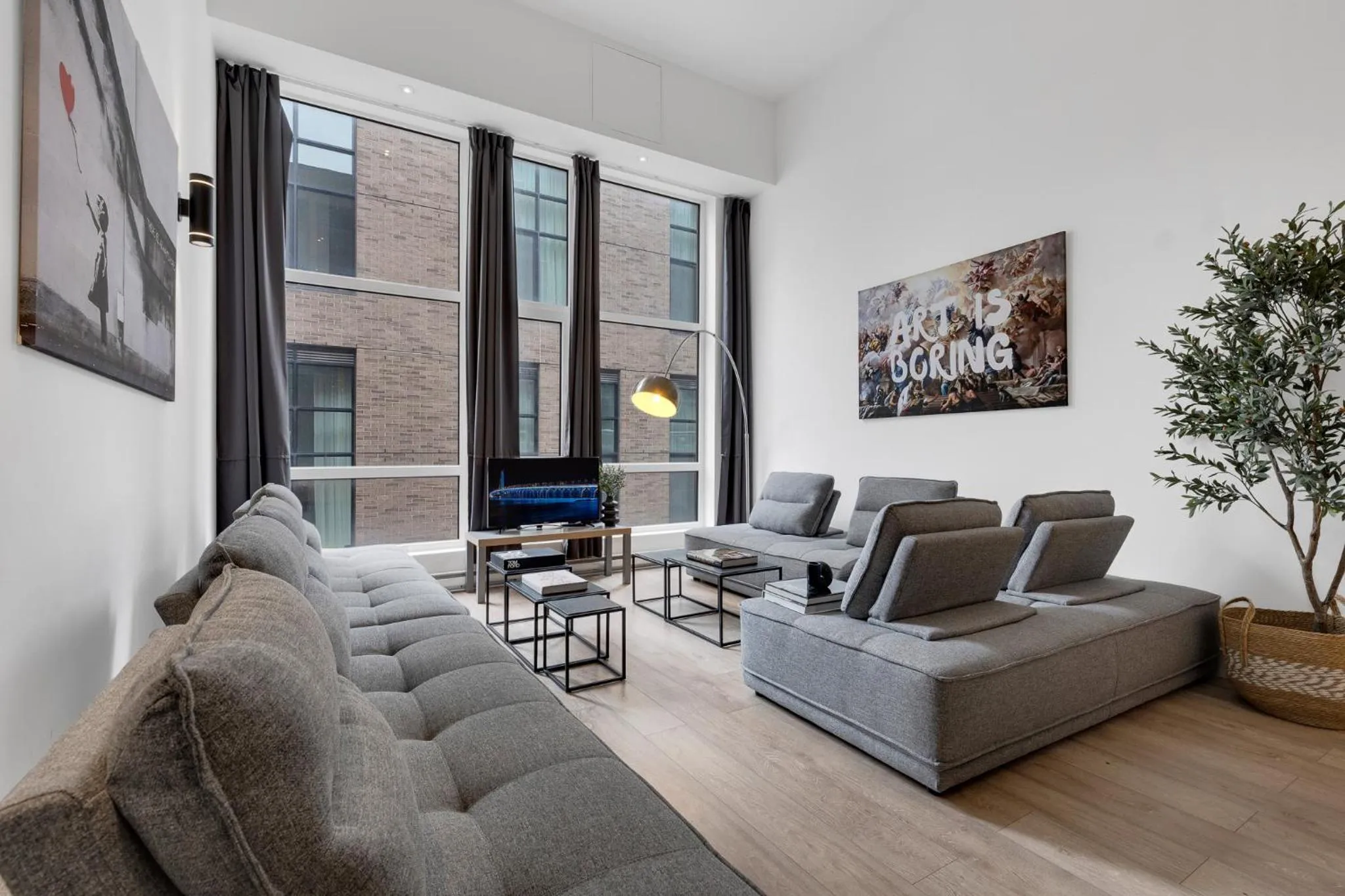 TV and multimedia in LiV MTL Downtown