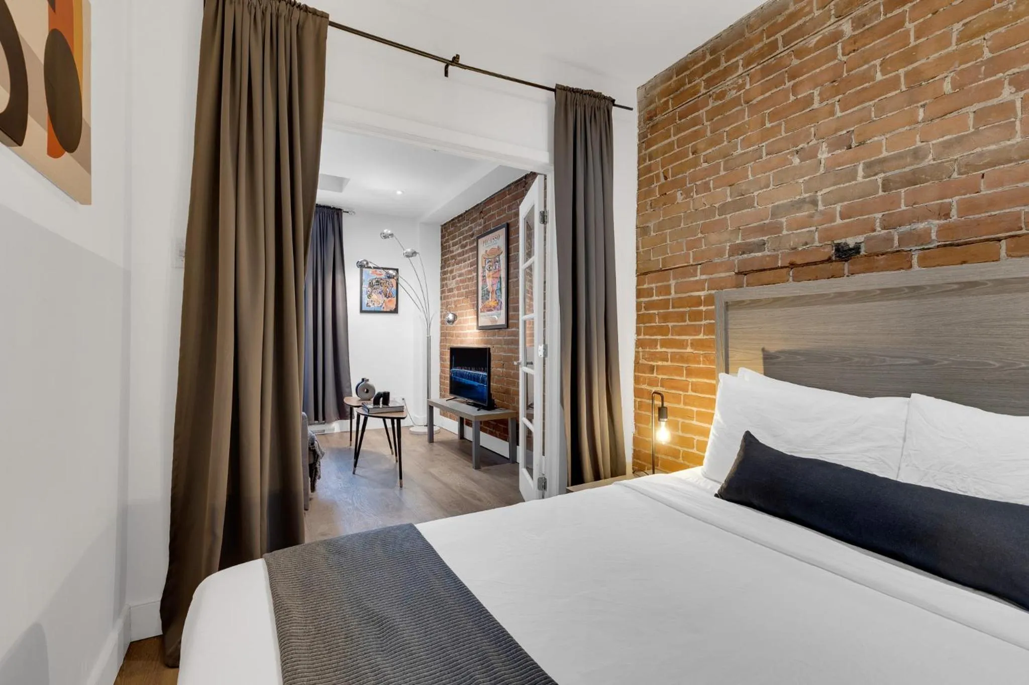 Communal lounge/ TV room, Bed in LiV MTL Downtown