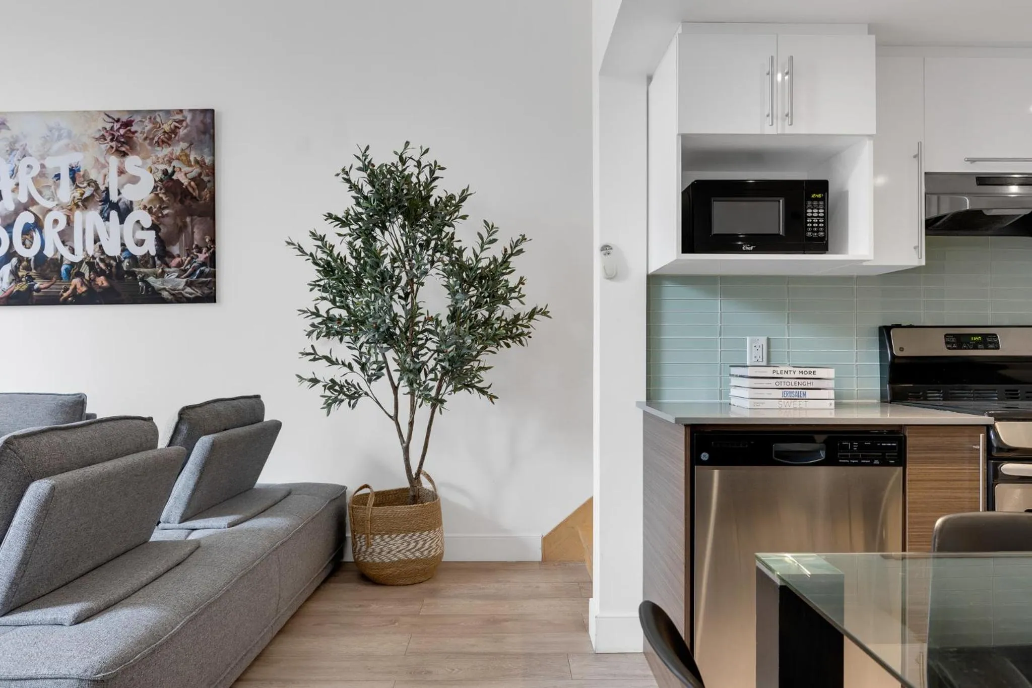 Kitchen or kitchenette in LiV MTL Downtown