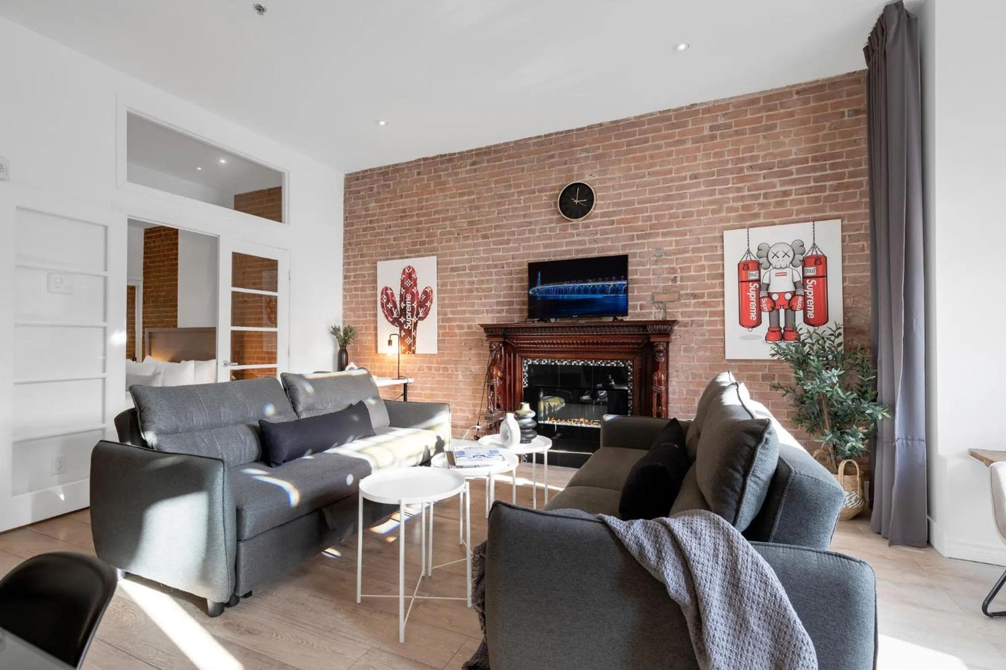 Communal lounge/ TV room in LiV MTL Downtown