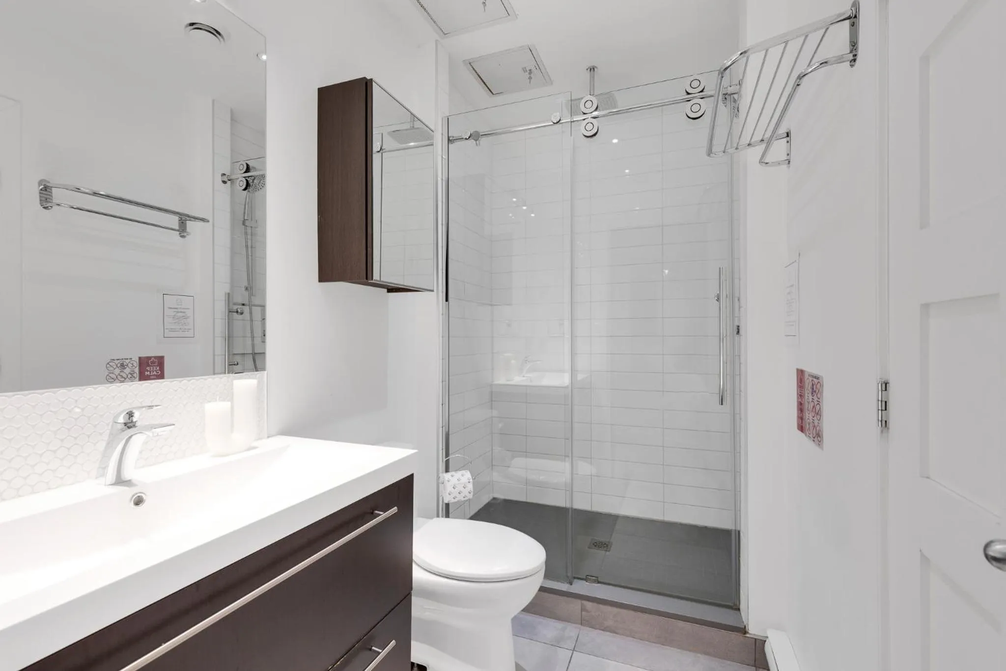 Shower in LiV MTL Downtown