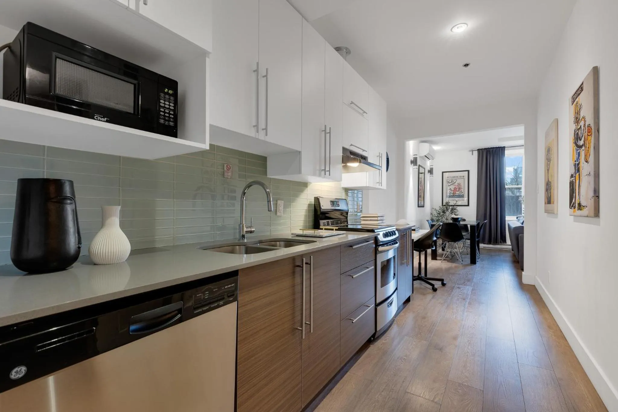 Coffee/tea facilities in LiV MTL Downtown