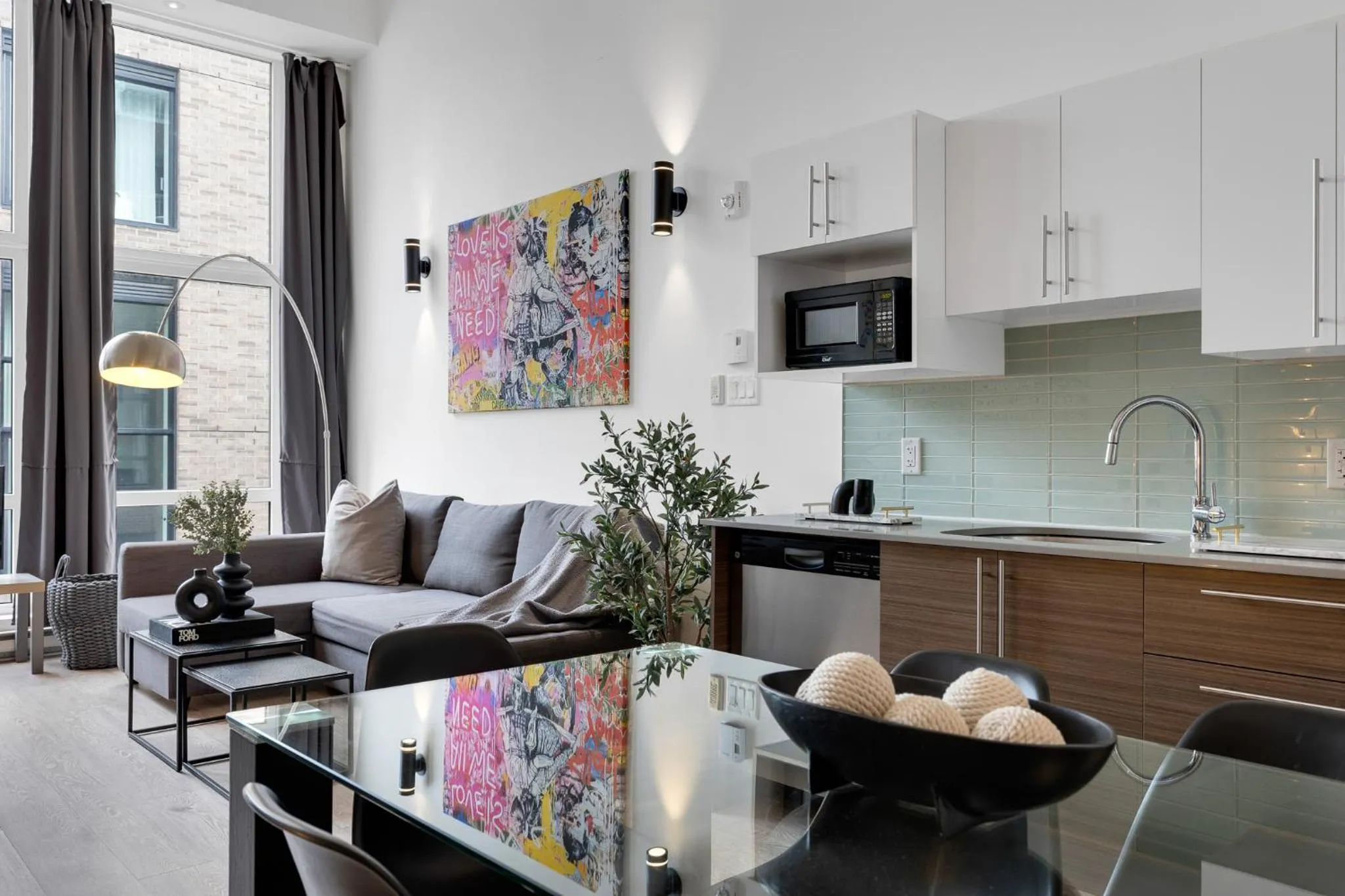 TV and multimedia in LiV MTL Downtown