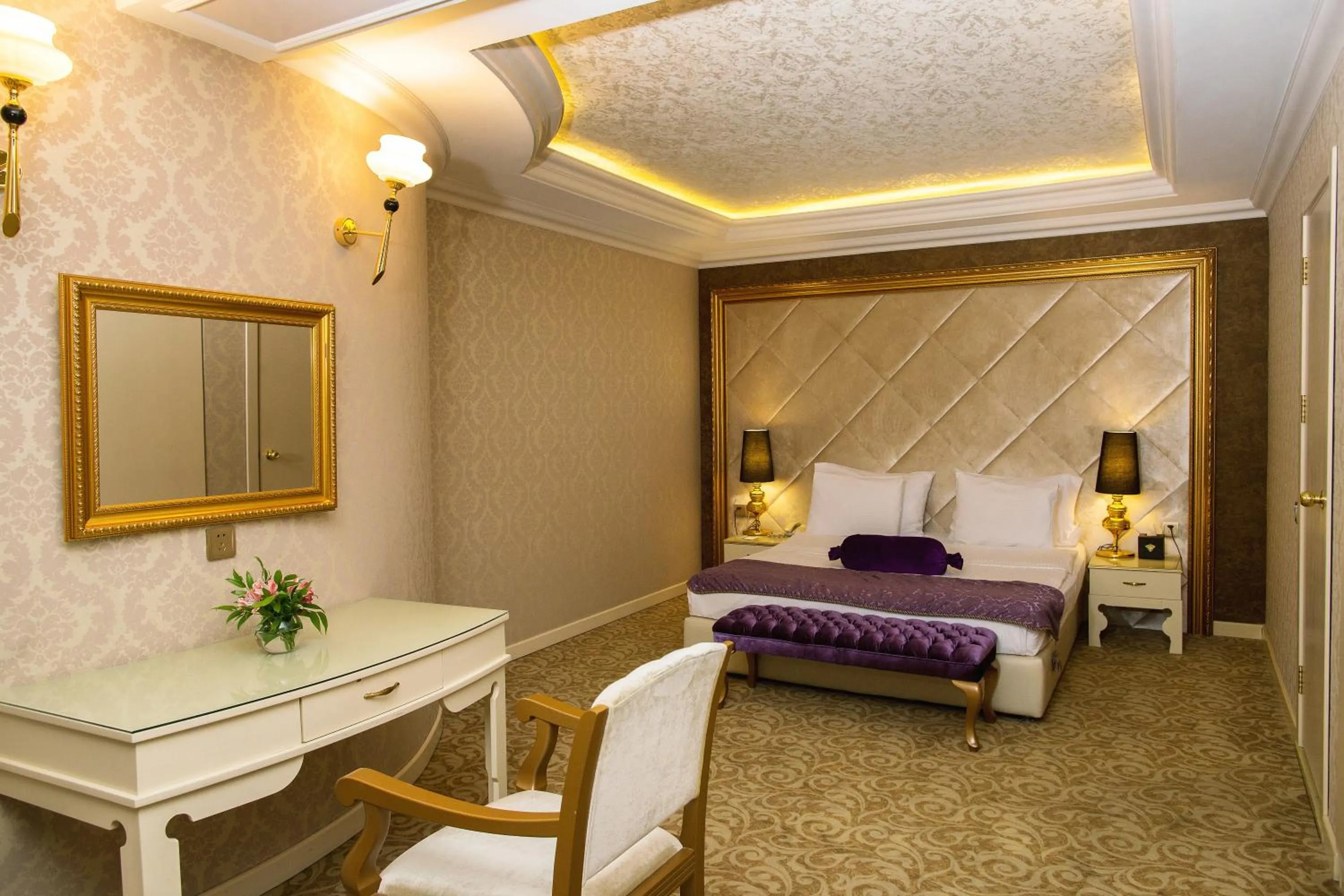 Photo of the whole room, Bed in Teatro Boutique Hotel