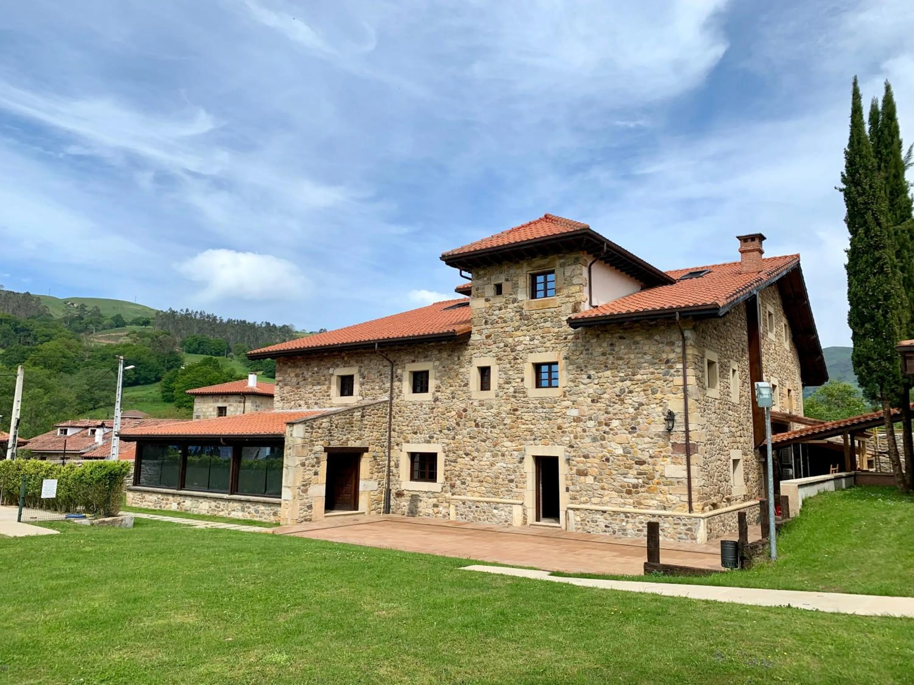 Property building in Akla Hotel Suites Valles Pasiegos