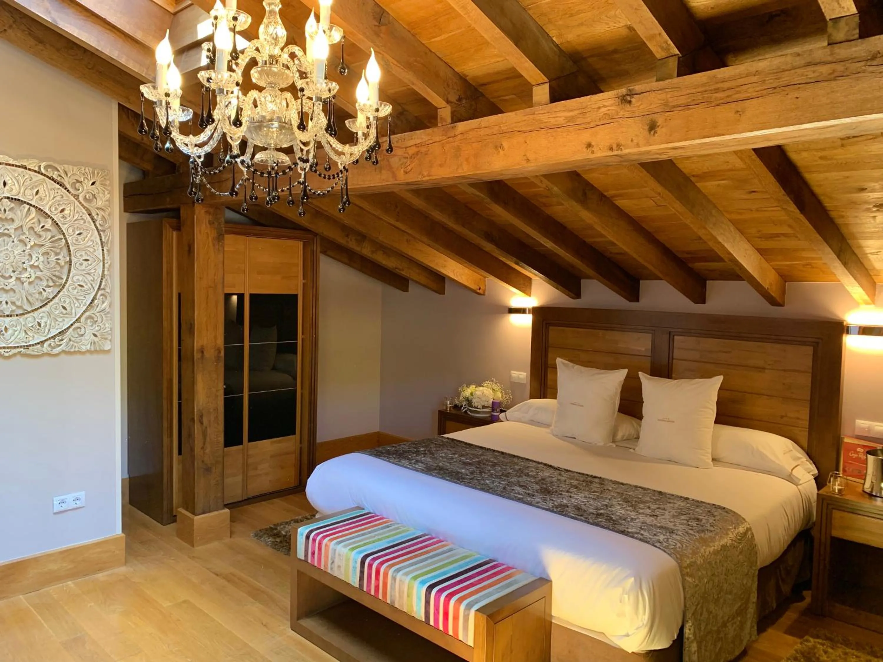 Photo of the whole room, Bed in Akla Hotel Suites Valles Pasiegos