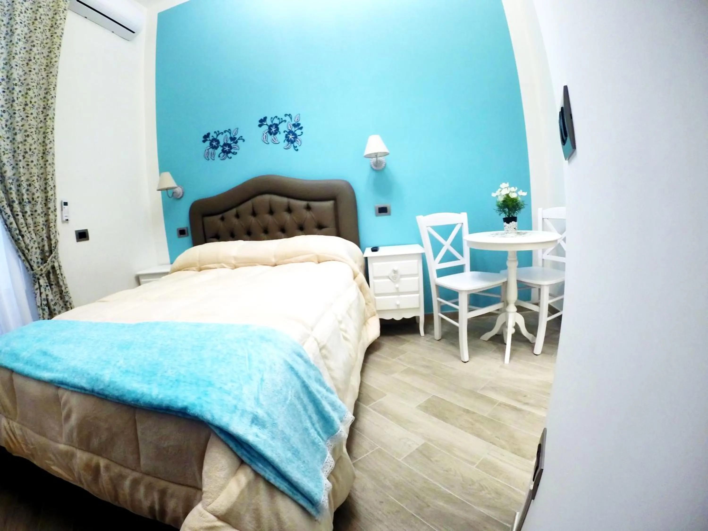 View (from property/room), Bed in B&B Le Stanze di Santa Chiara