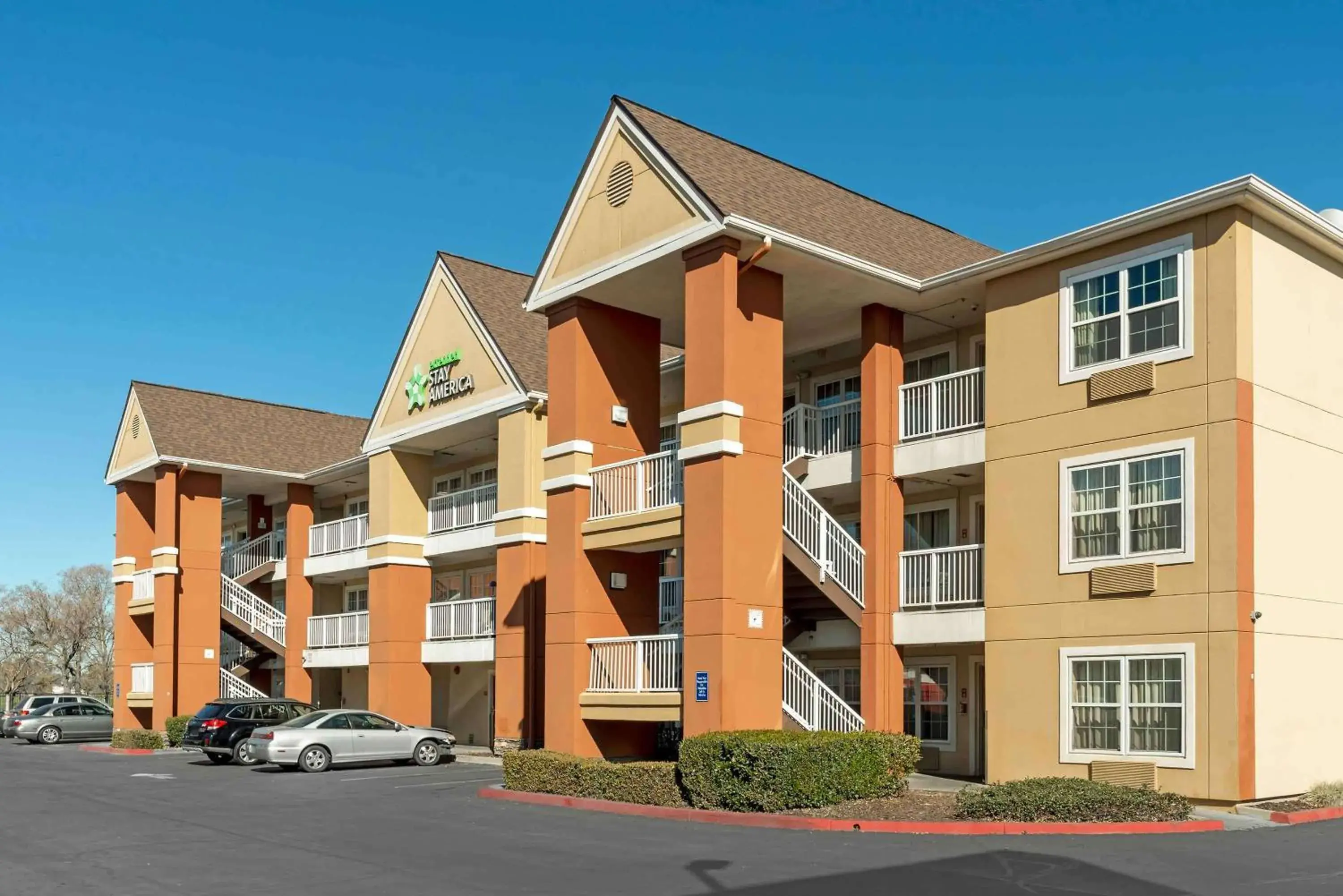Property building in Extended Stay America Suites - Sacramento - Arden Way Property building in Extended Stay America Suites - Sacramento - Arden Way