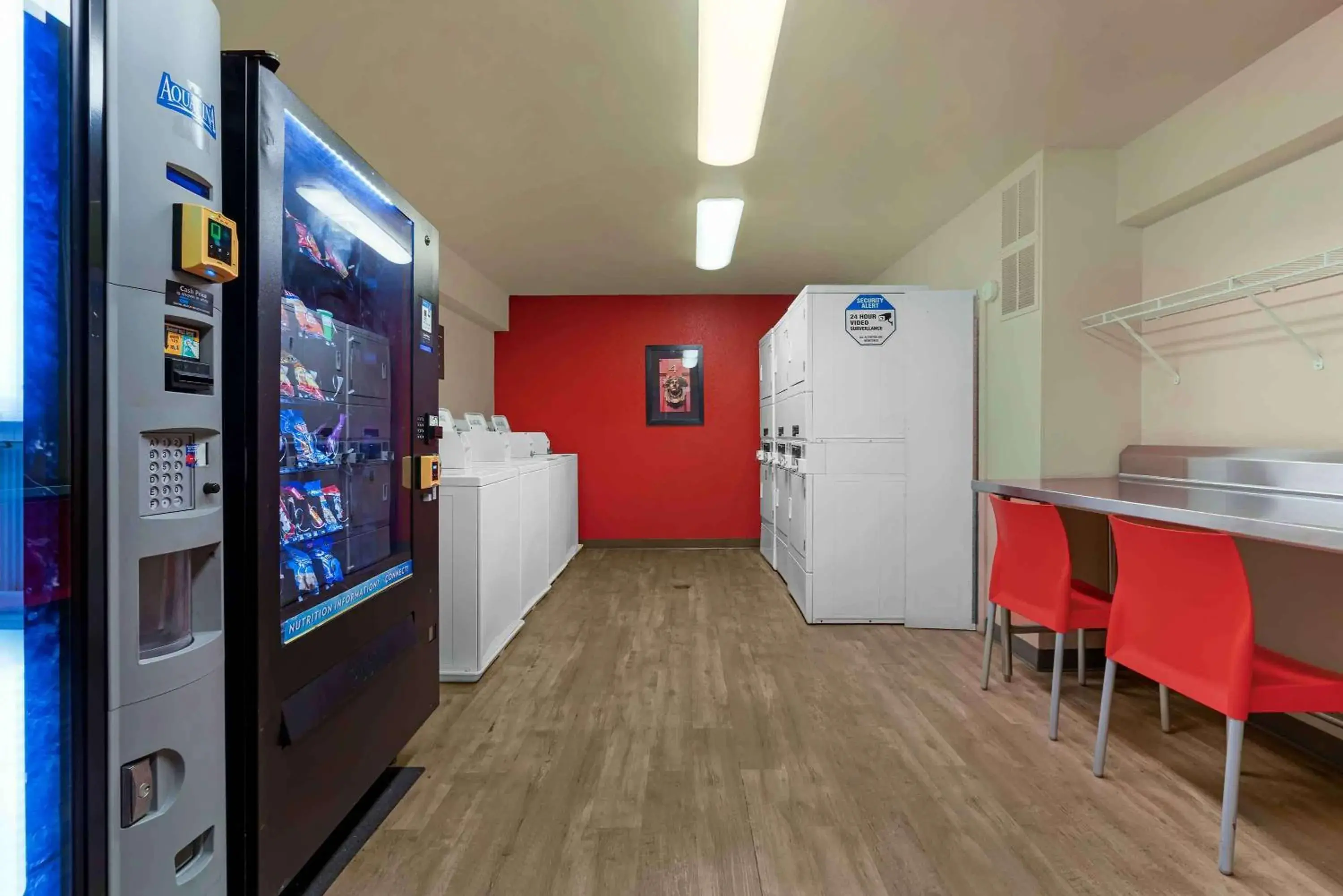 Property building in Extended Stay America Suites - Sacramento - Arden Way Property building in Extended Stay America Suites - Sacramento - Arden Way