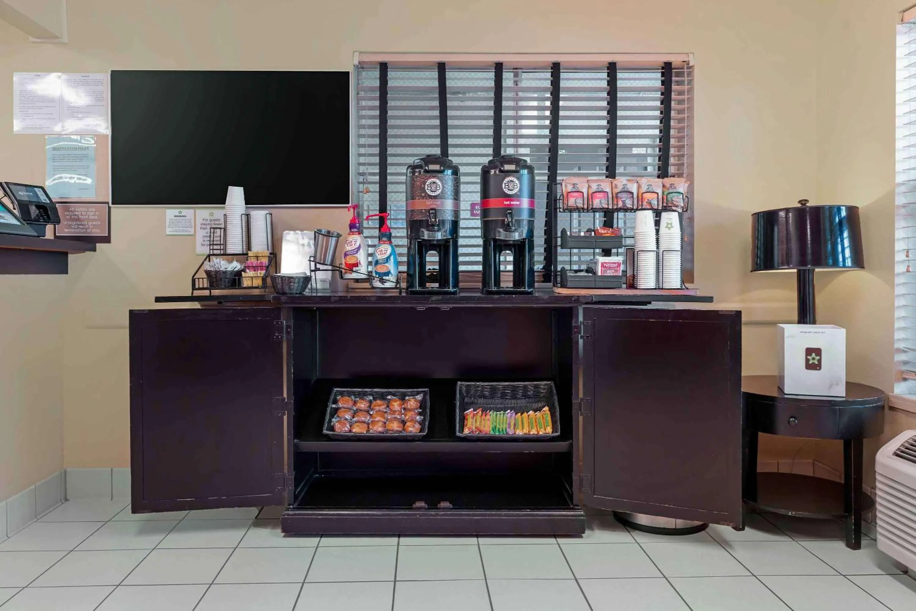 Breakfast in Extended Stay America Suites - Sacramento - Arden Way