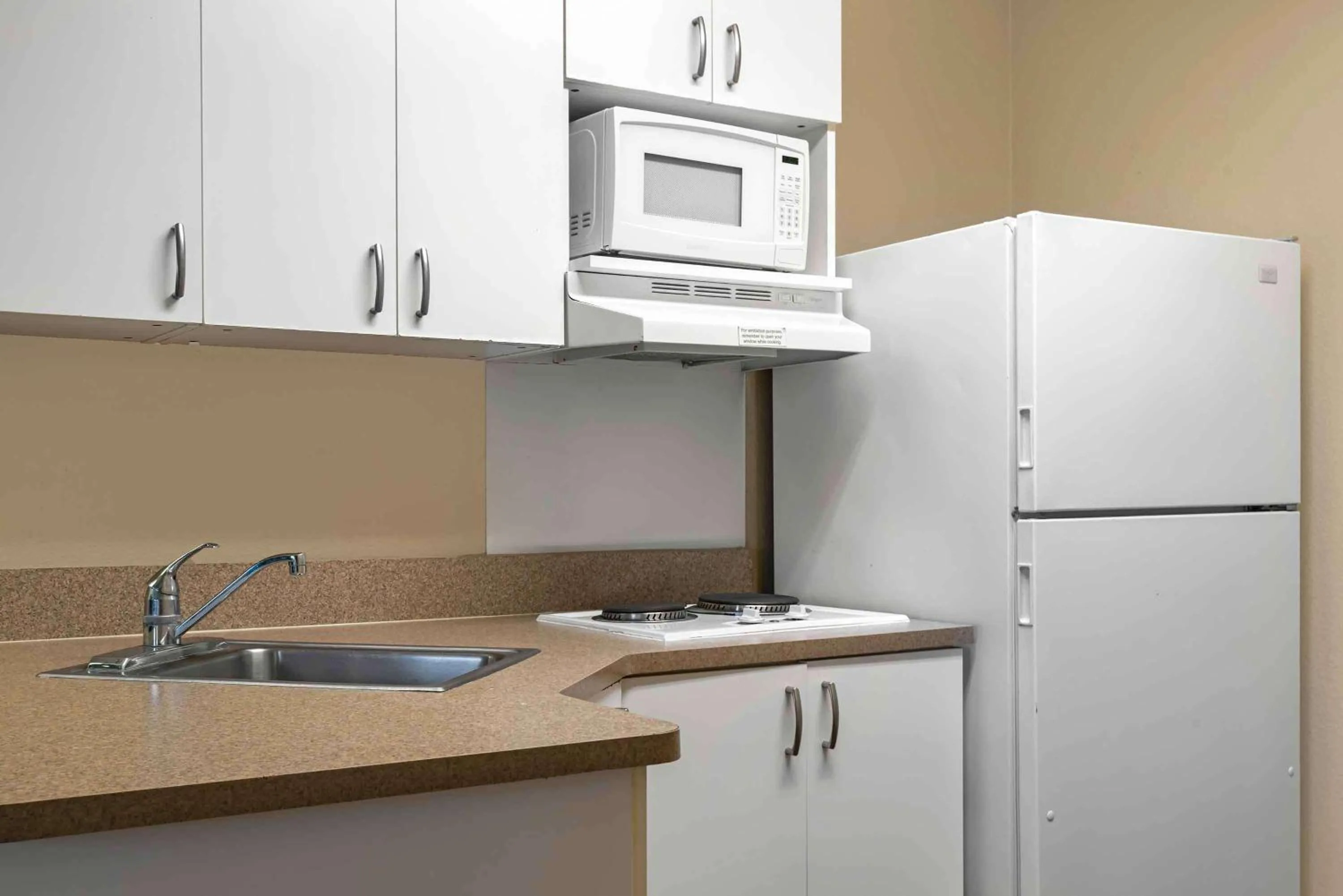Kitchen or kitchenette in Extended Stay America Suites - Sacramento - Arden Way