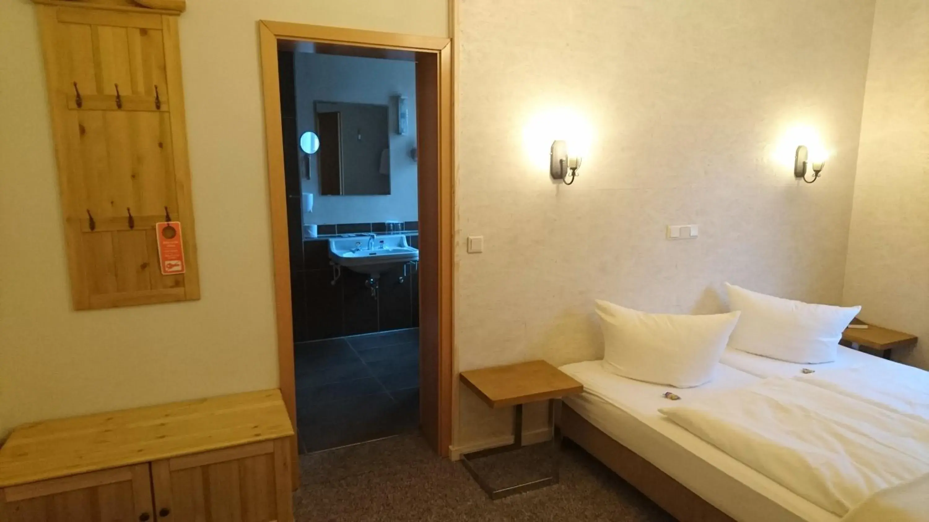 Economy Twin Room in Hotel Kapelle Bed & Breakfast Economy Twin Room in Hotel Kapelle Bed & Breakfast