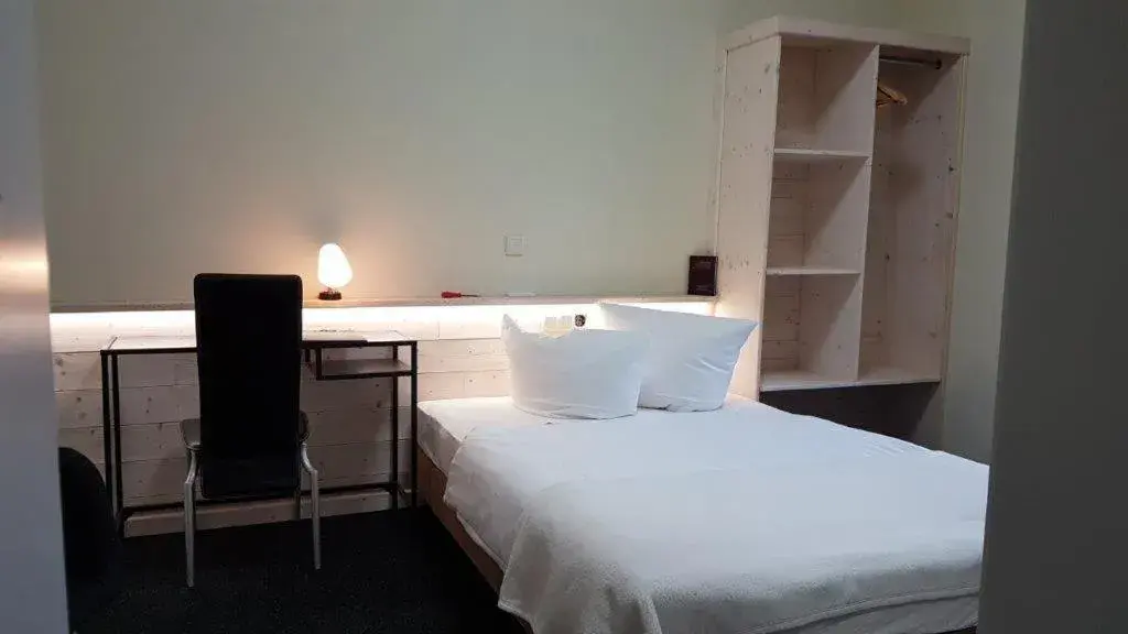 Single Room with Balcony in Hotel Kapelle Bed & Breakfast Single Room with Balcony in Hotel Kapelle Bed & Breakfast