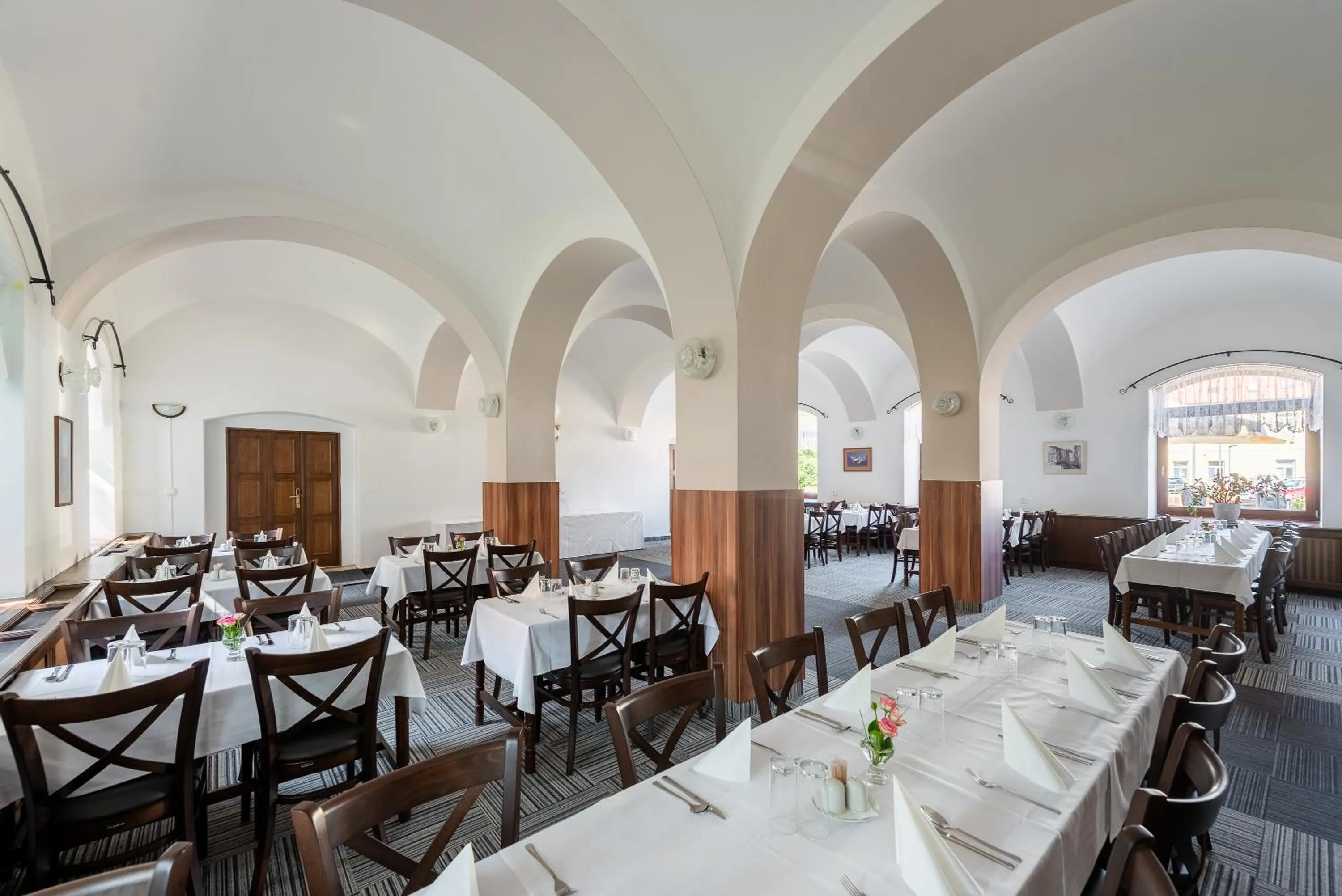 Restaurant/places to eat in Hotel Floret