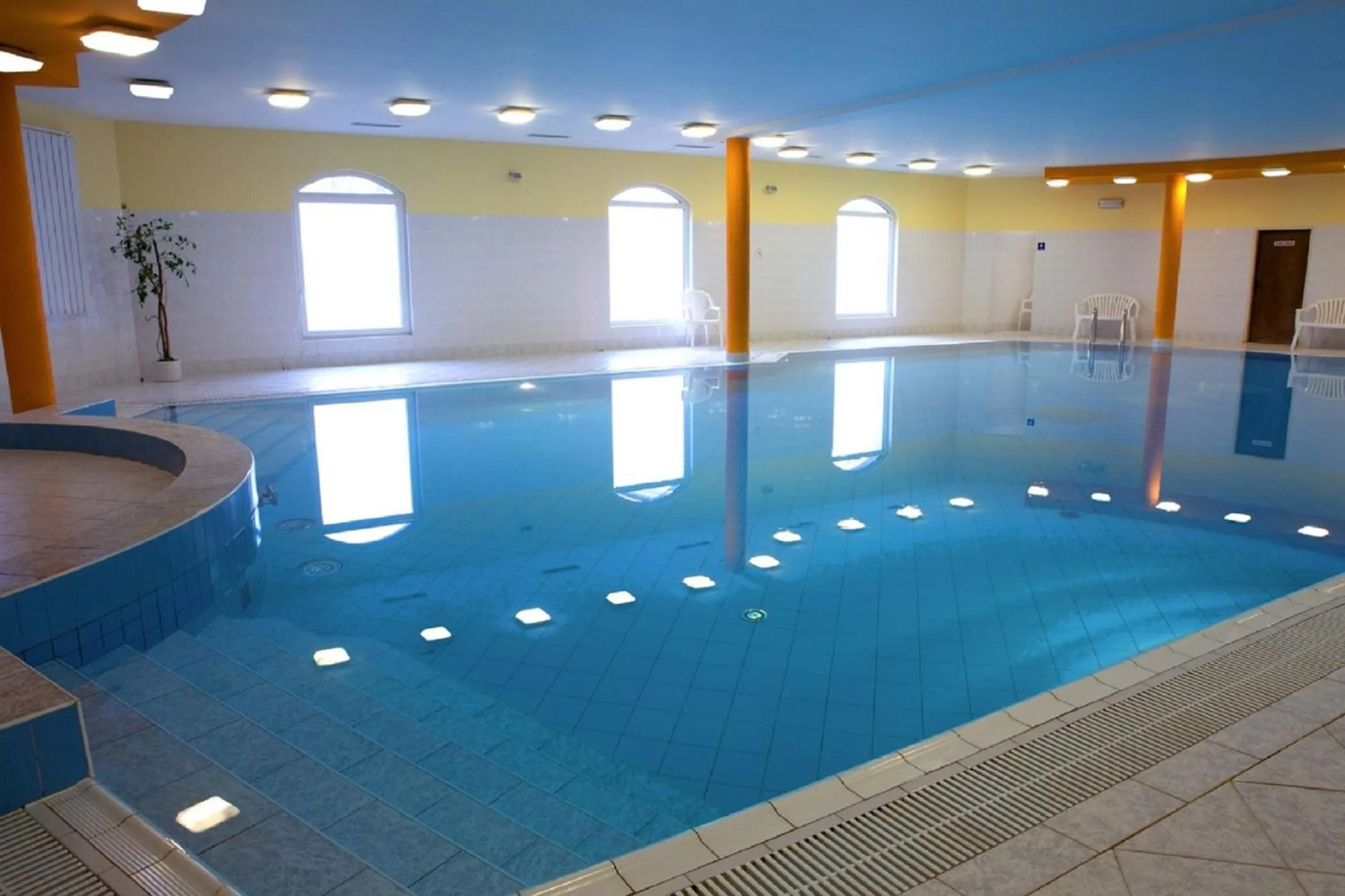 Swimming pool in Hotel Floret