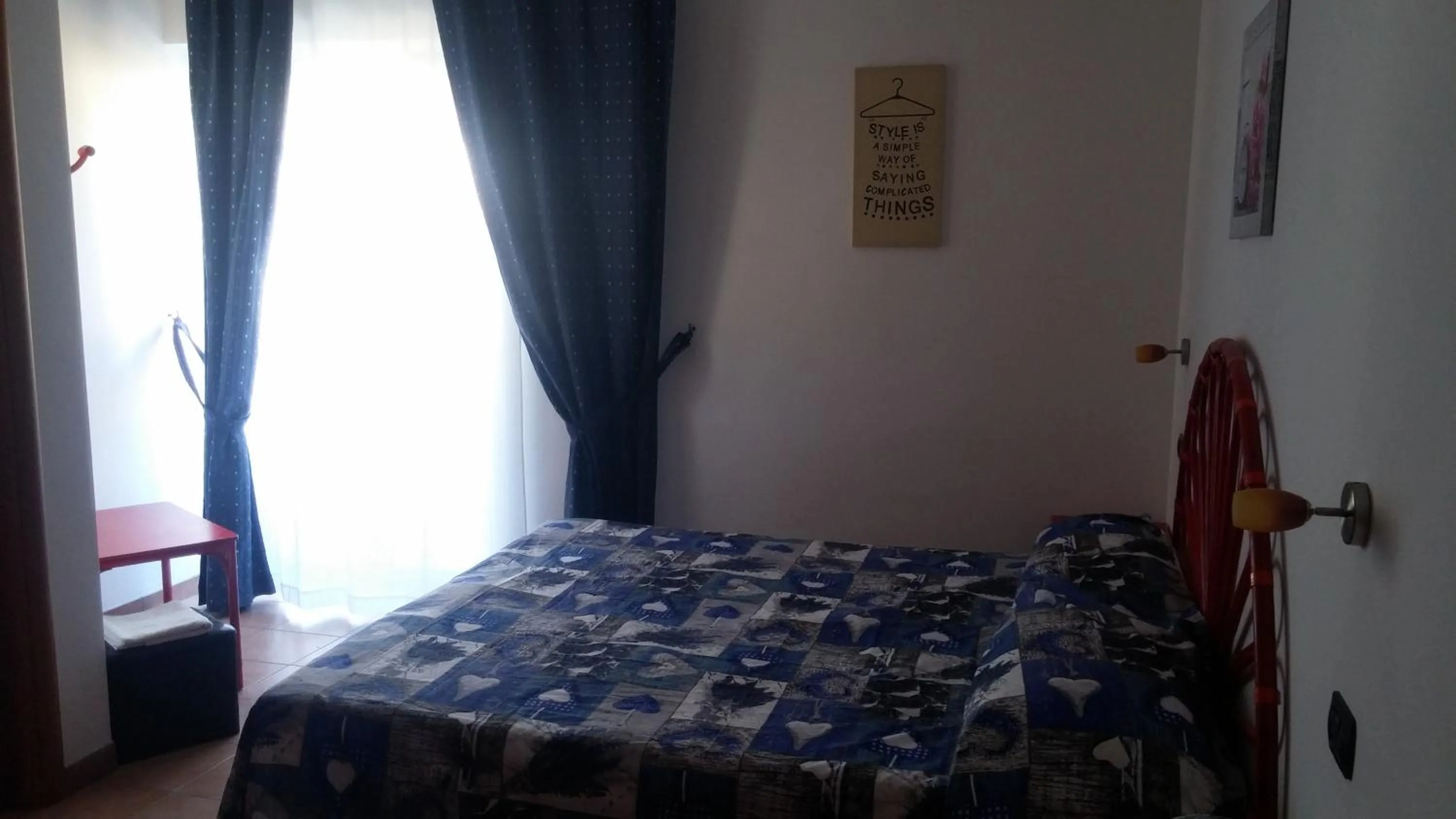 Bedroom, Bed in Beach Hotel