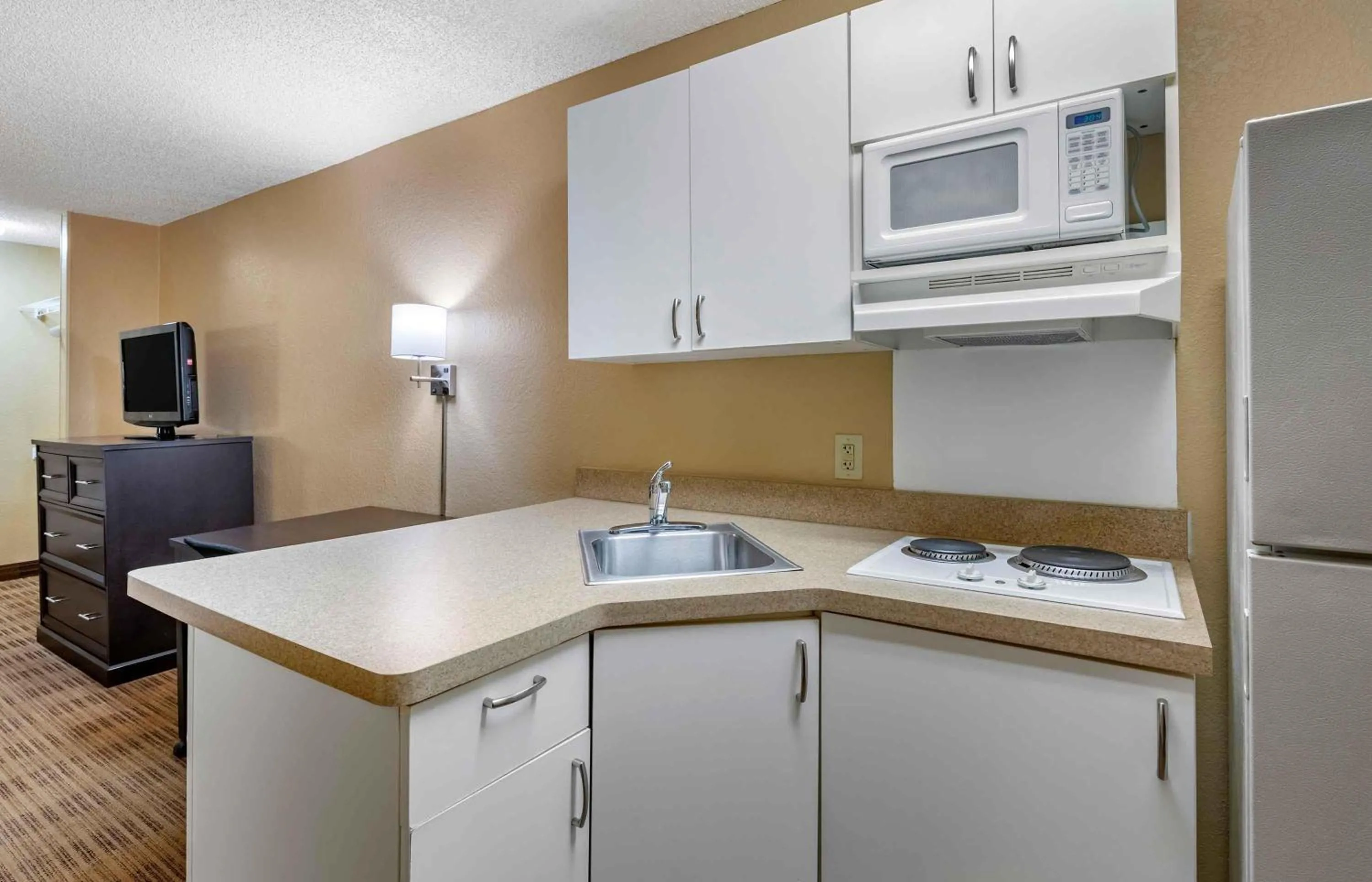 Kitchen or kitchenette in Extended Stay America Suites - Orlando - Orlando Theme Parks - Major Blvd