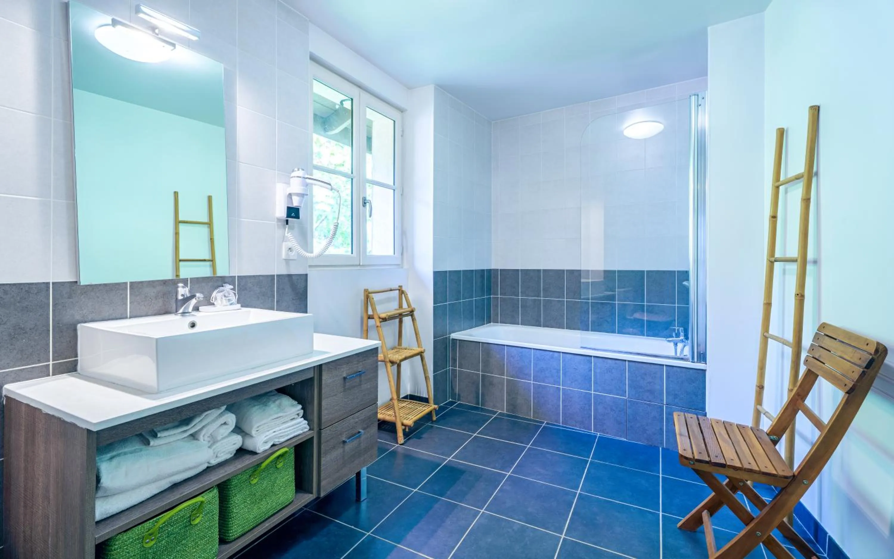 Bathroom in Tempologis - Chateau de la Rochette