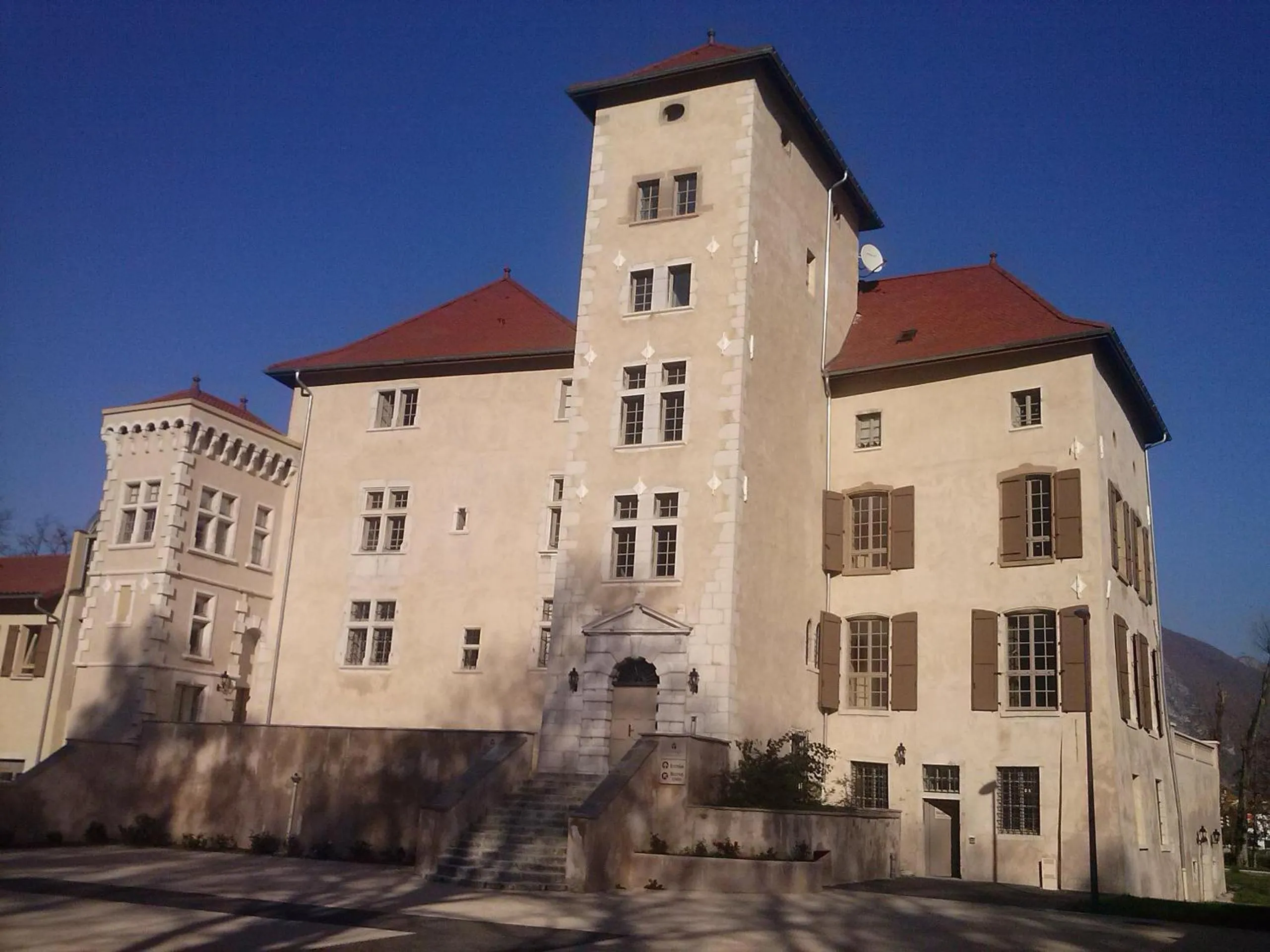 Property building in Tempologis - Chateau de la Rochette