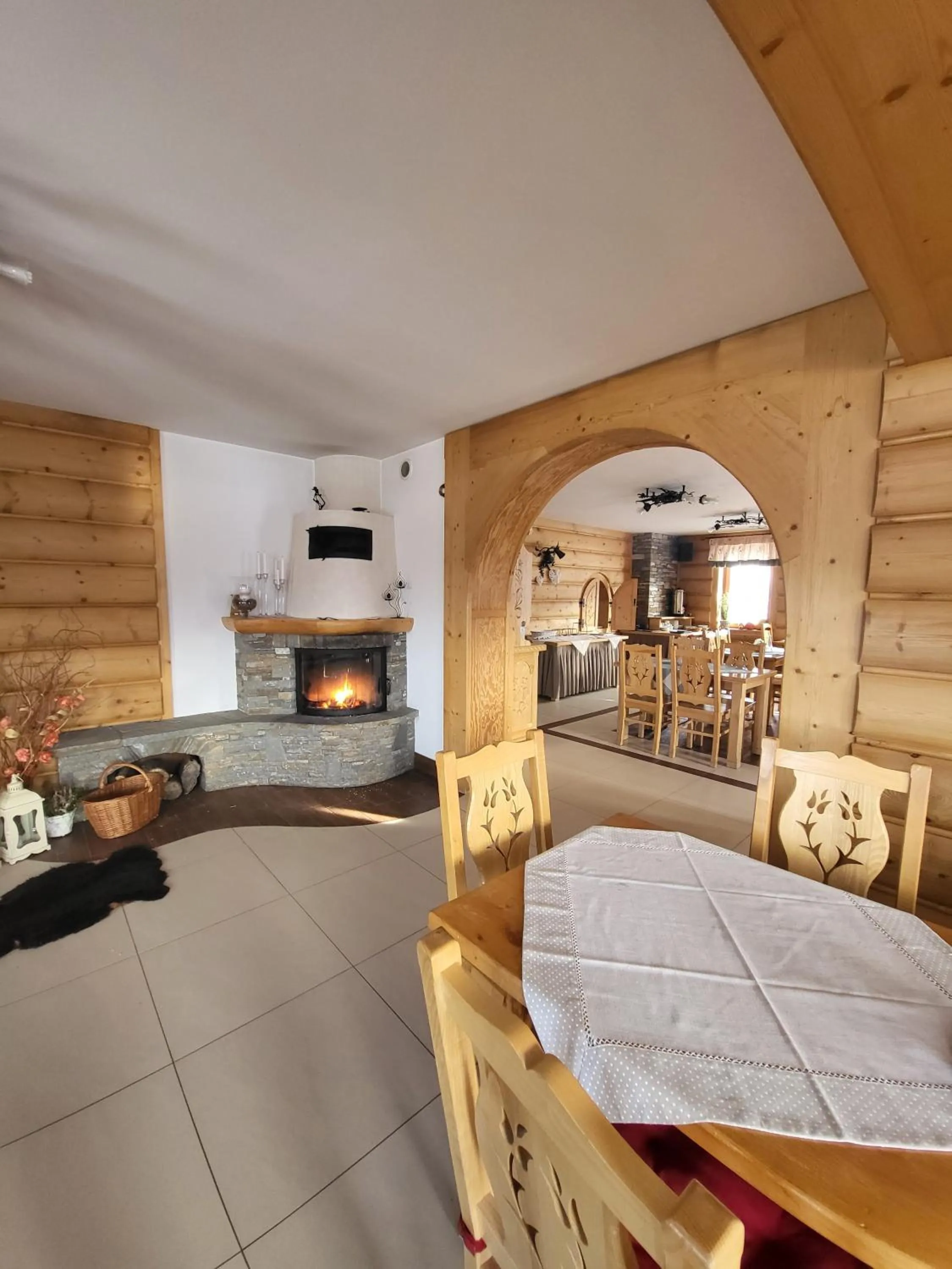 Communal lounge/ TV room in Jedla Miejsce Gościnne