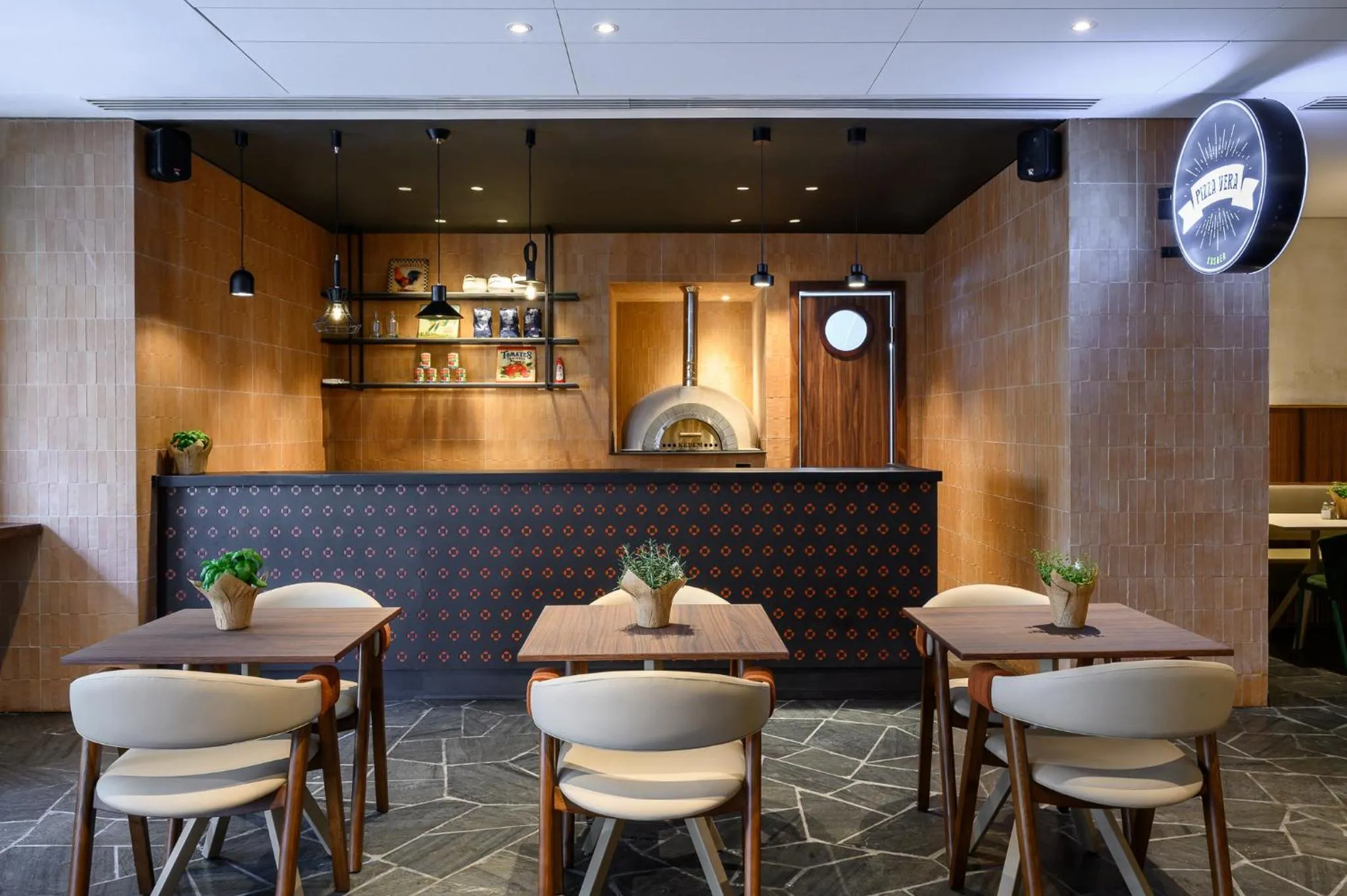 Restaurant/places to eat in Prima Vera