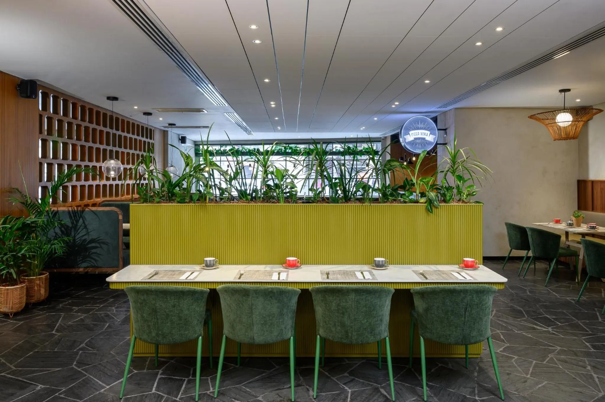 Restaurant/places to eat in Prima Vera