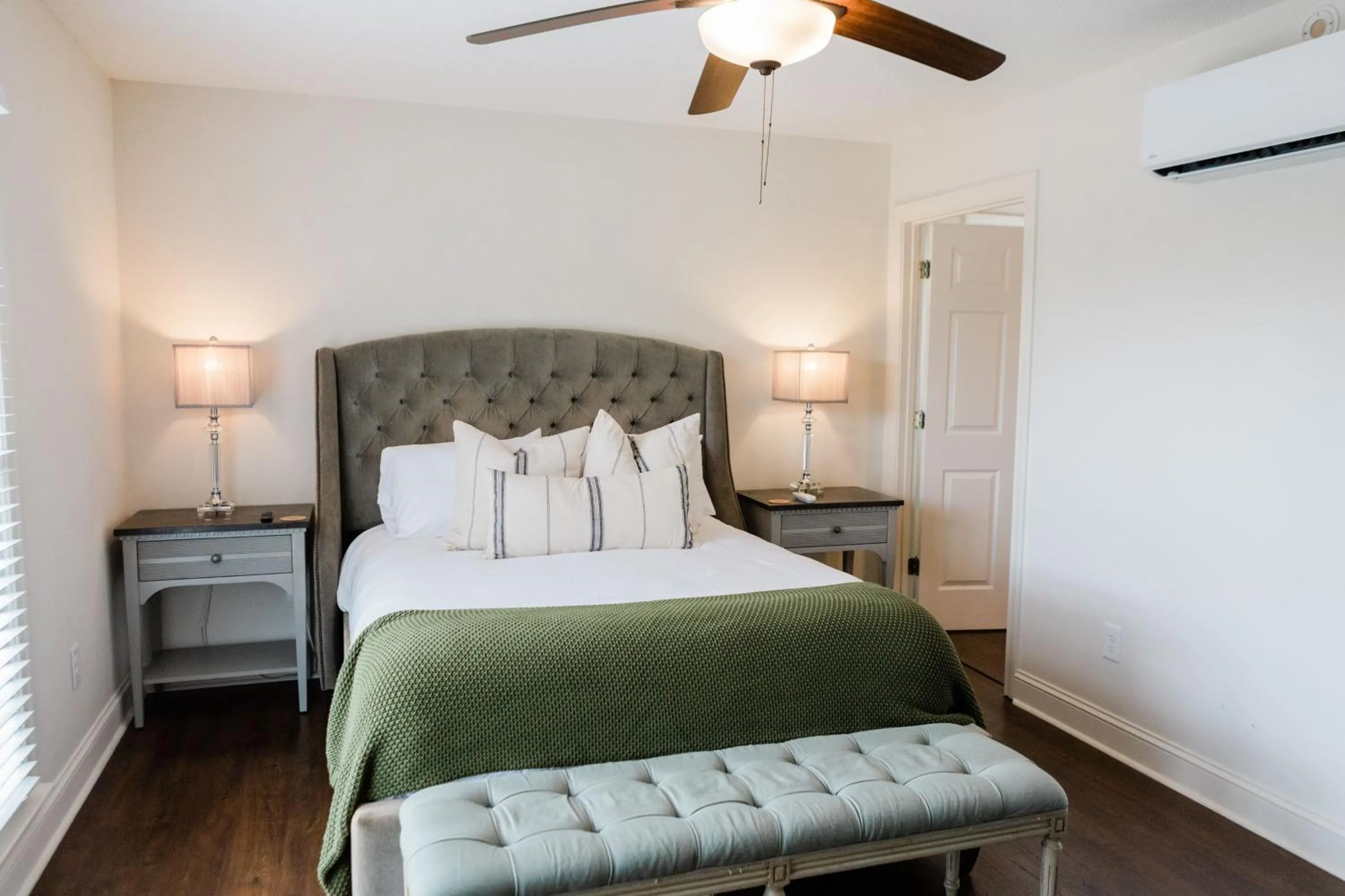 Photo of the whole room, Bed in Dahlonega Resort and Vineyard