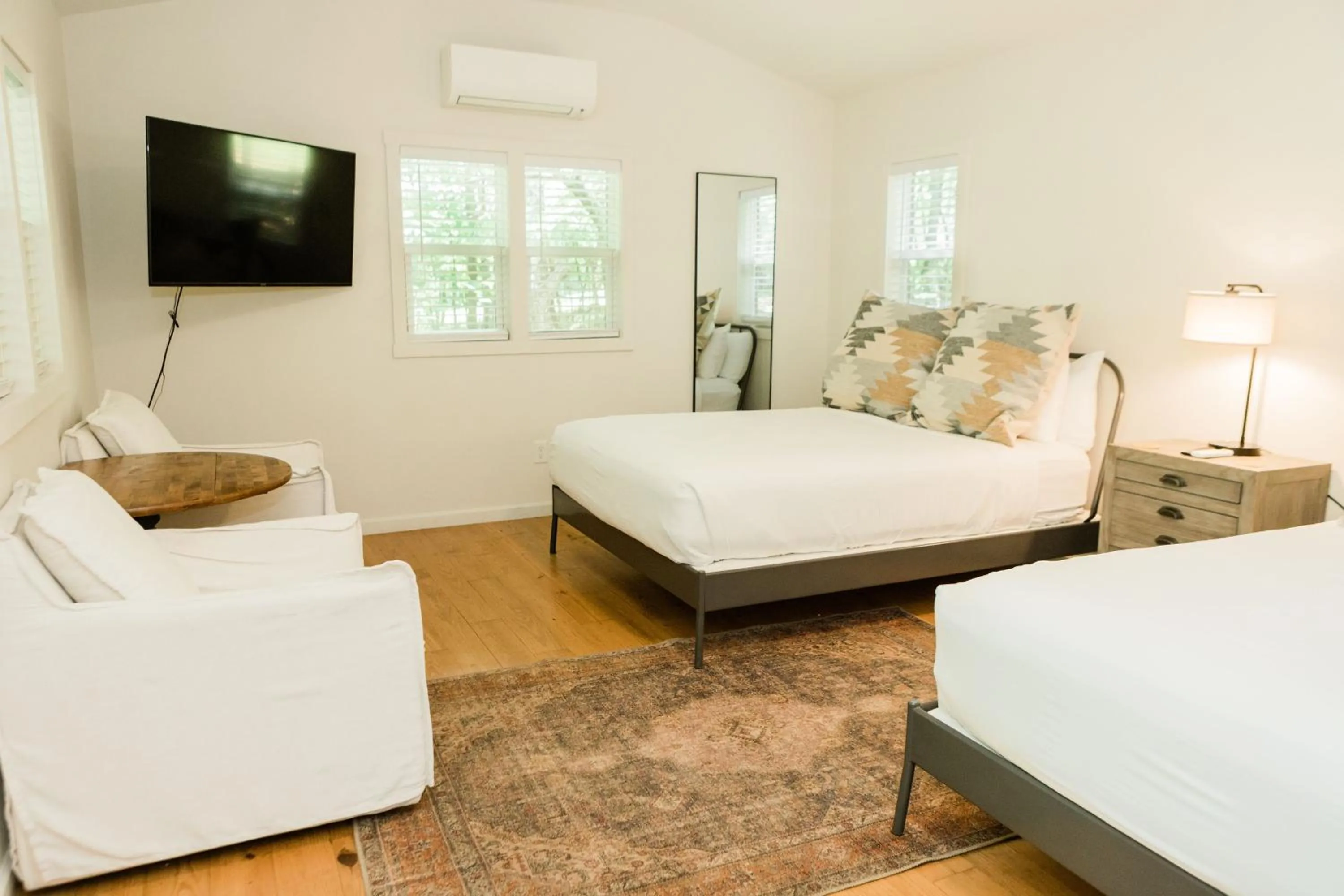 Photo of the whole room, Bed in Dahlonega Resort and Vineyard