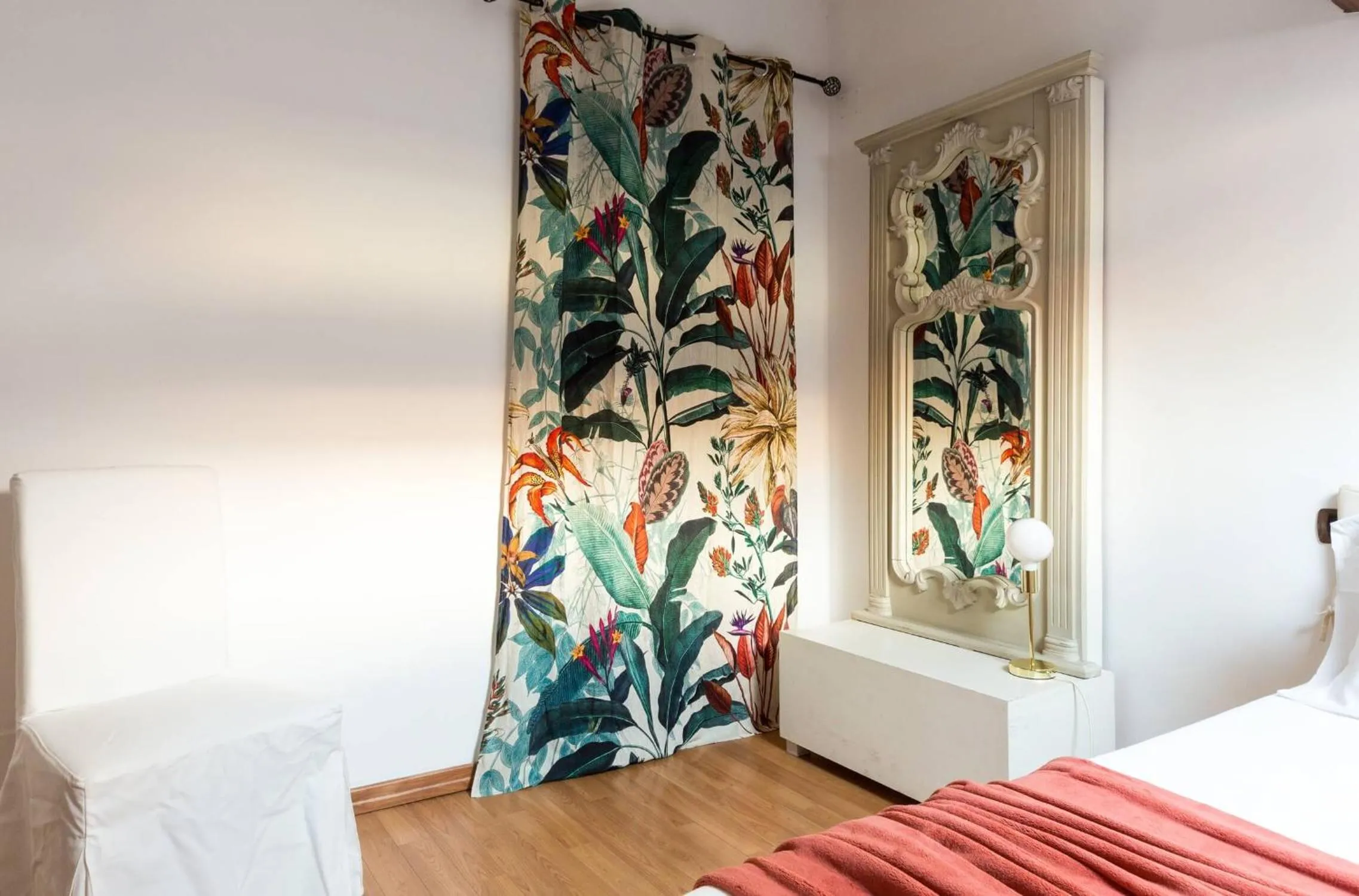 Decorative detail, Bed in Torripa Group - Trastevere