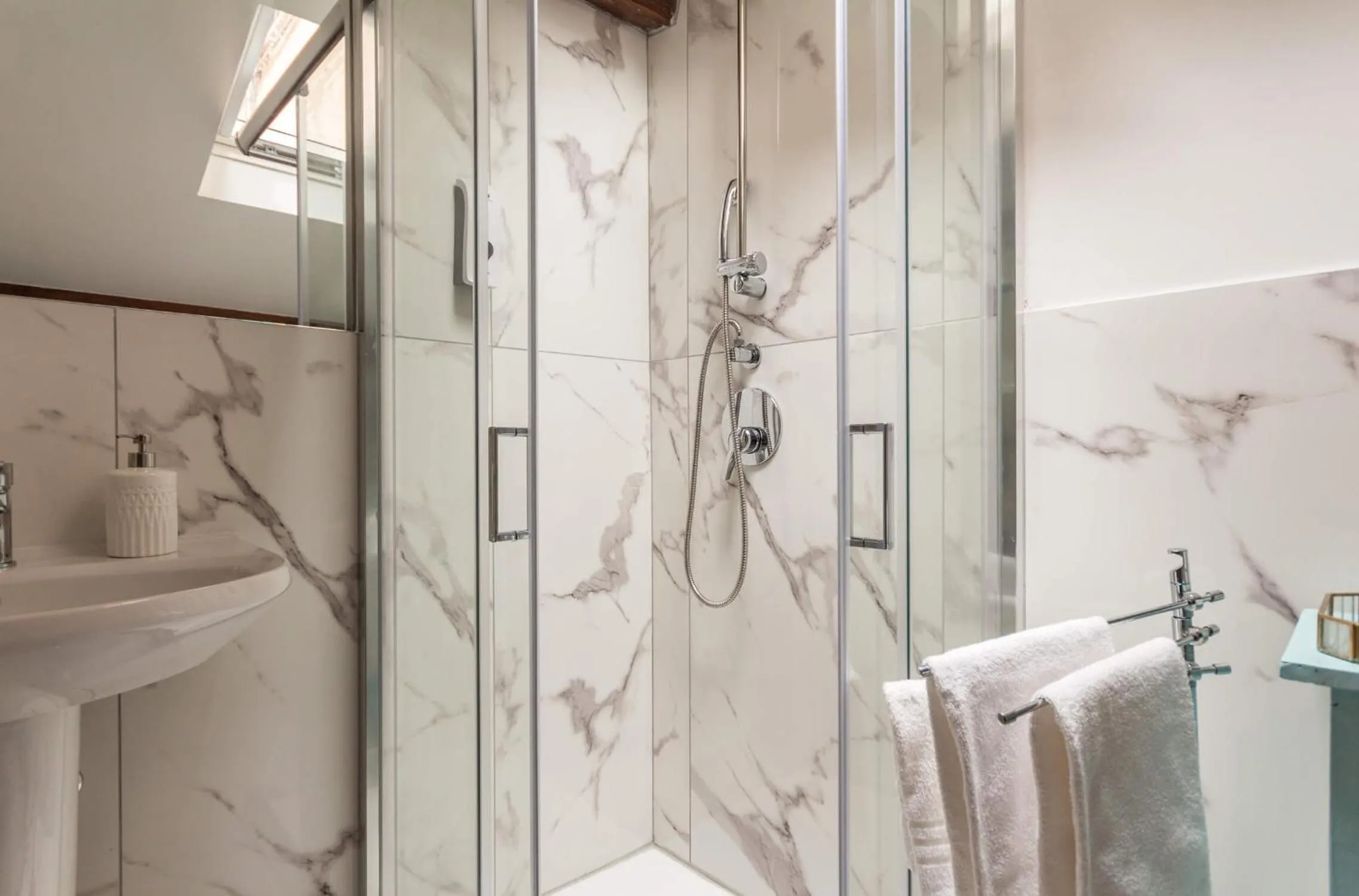 Shower in Torripa Group - Trastevere