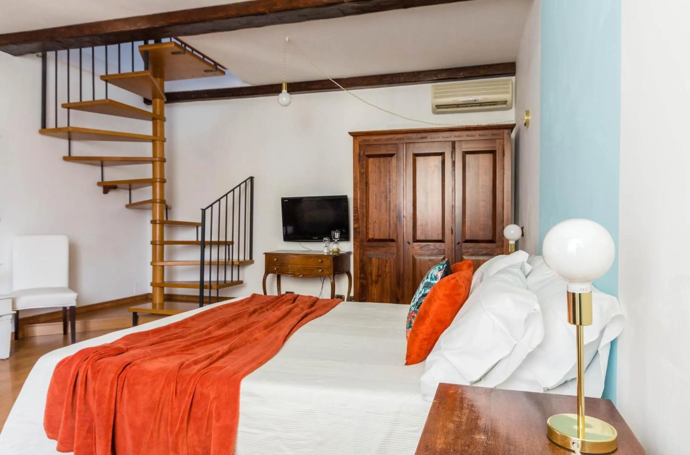 Photo of the whole room, Bed in Torripa Group - Trastevere