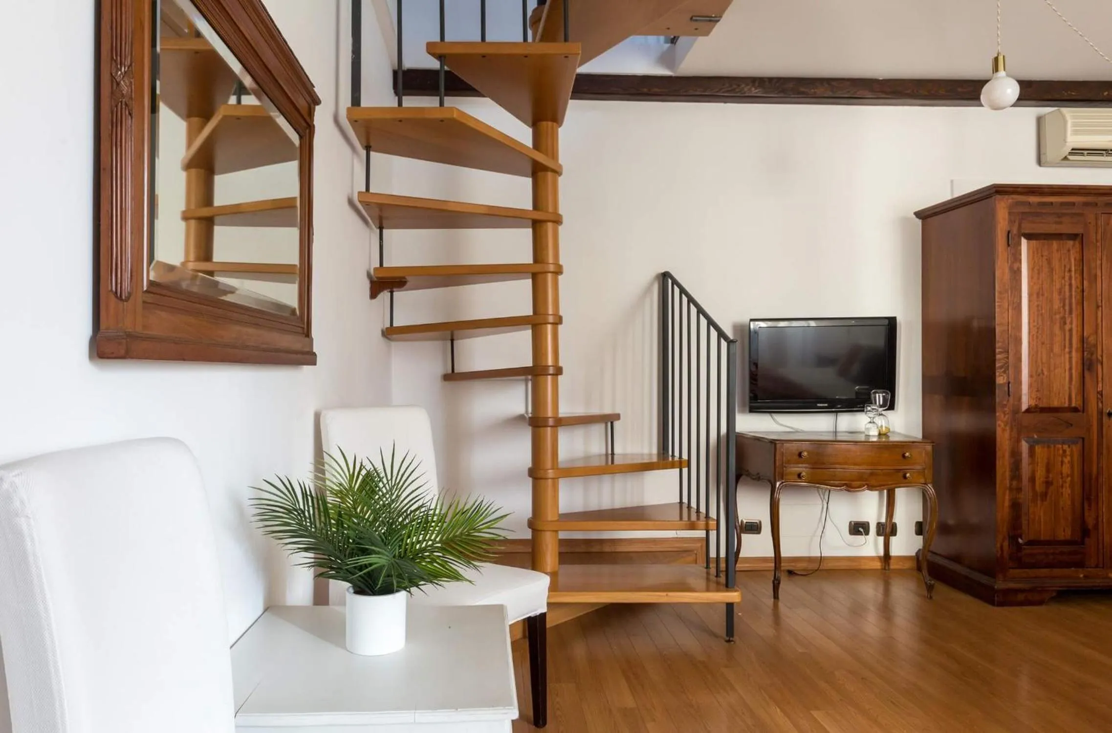 Photo of the whole room in Torripa Group - Trastevere