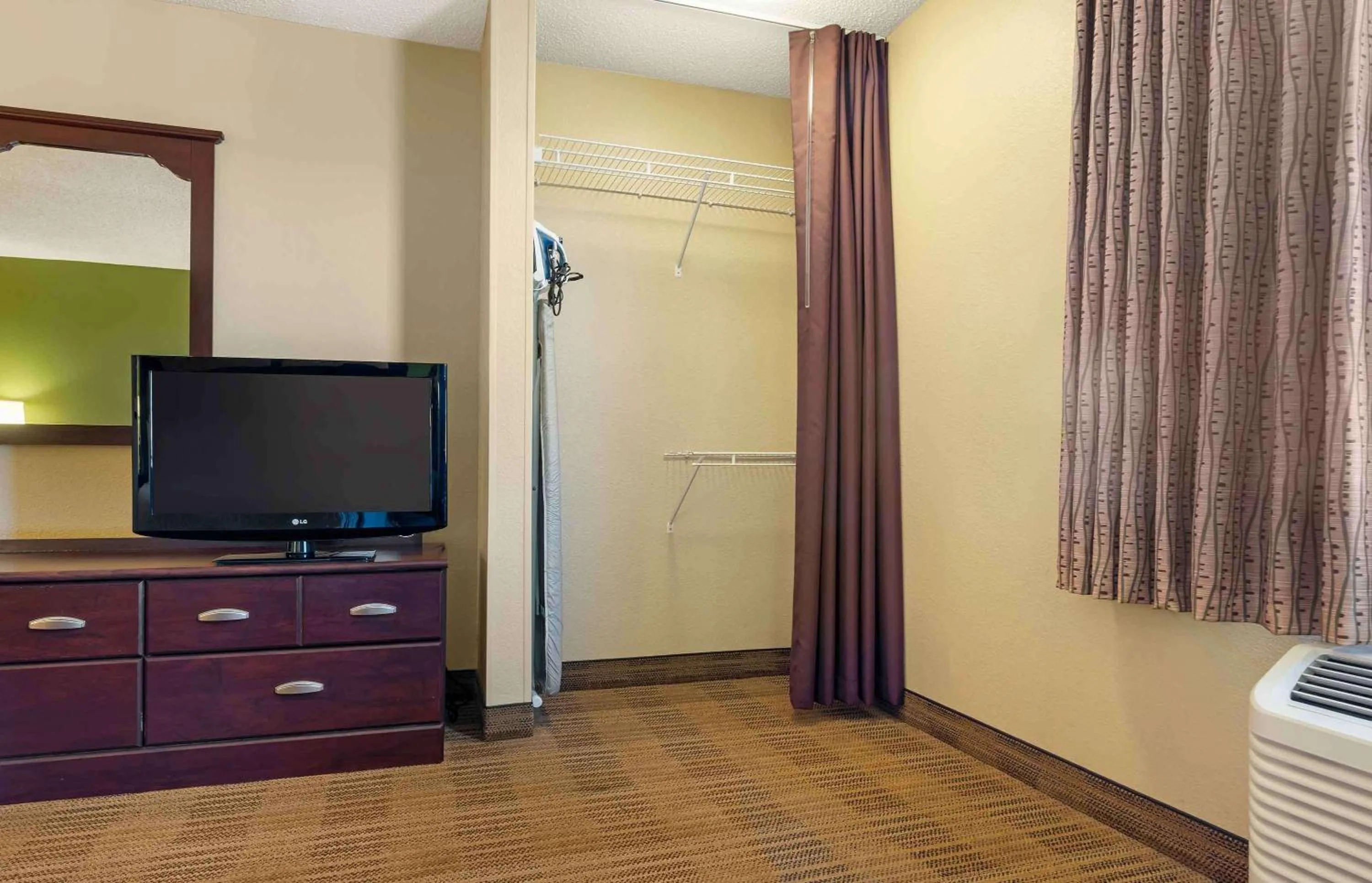 Bedroom in Extended Stay America Suites - Reno - South Meadows